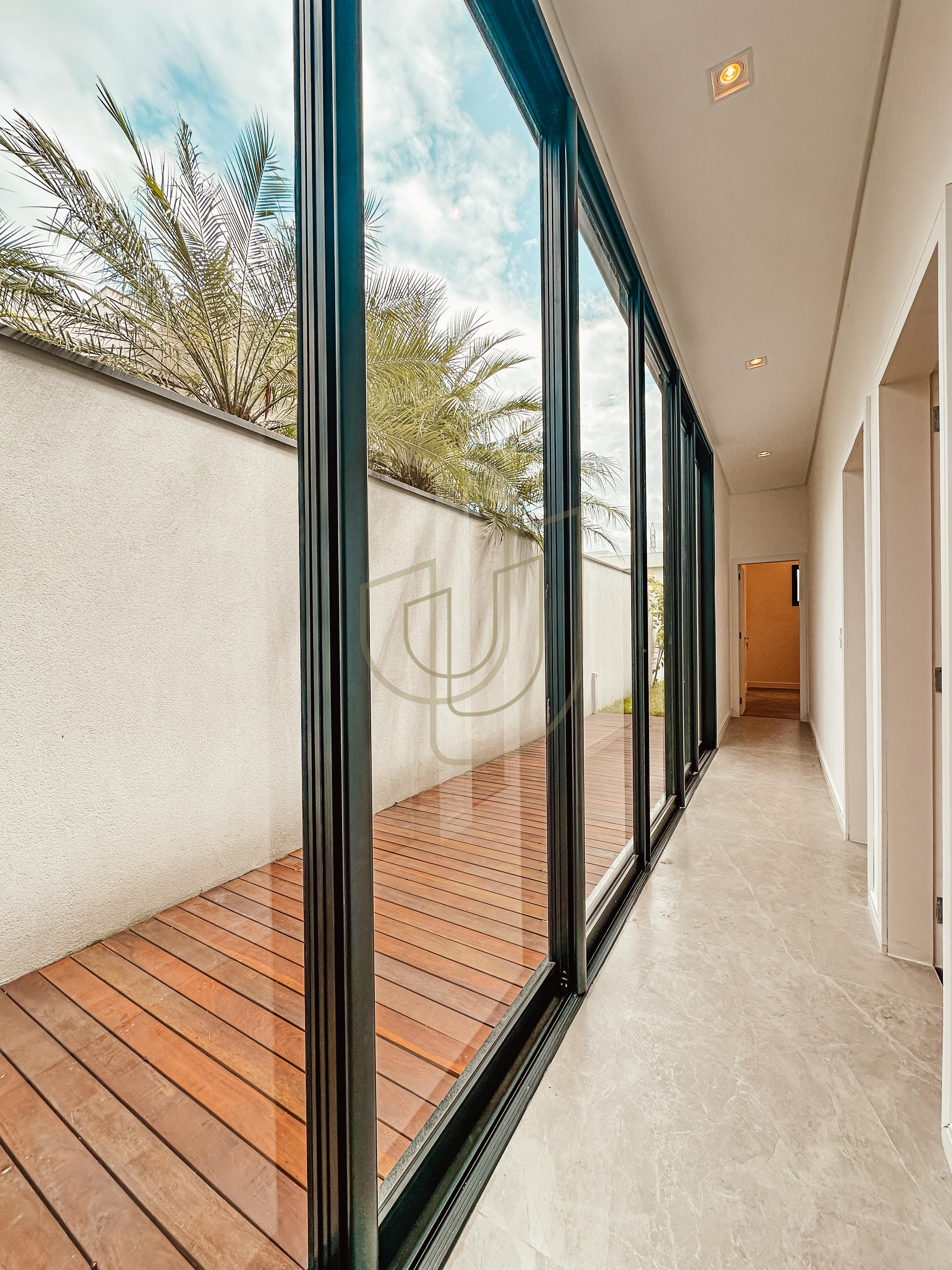 Casa T&eacute;rrea com 4 Su&iacute;tes no Jardim do Golfe I - S&atilde;o Jos&eacute; dos Campos/SP  São José dos Campos - 