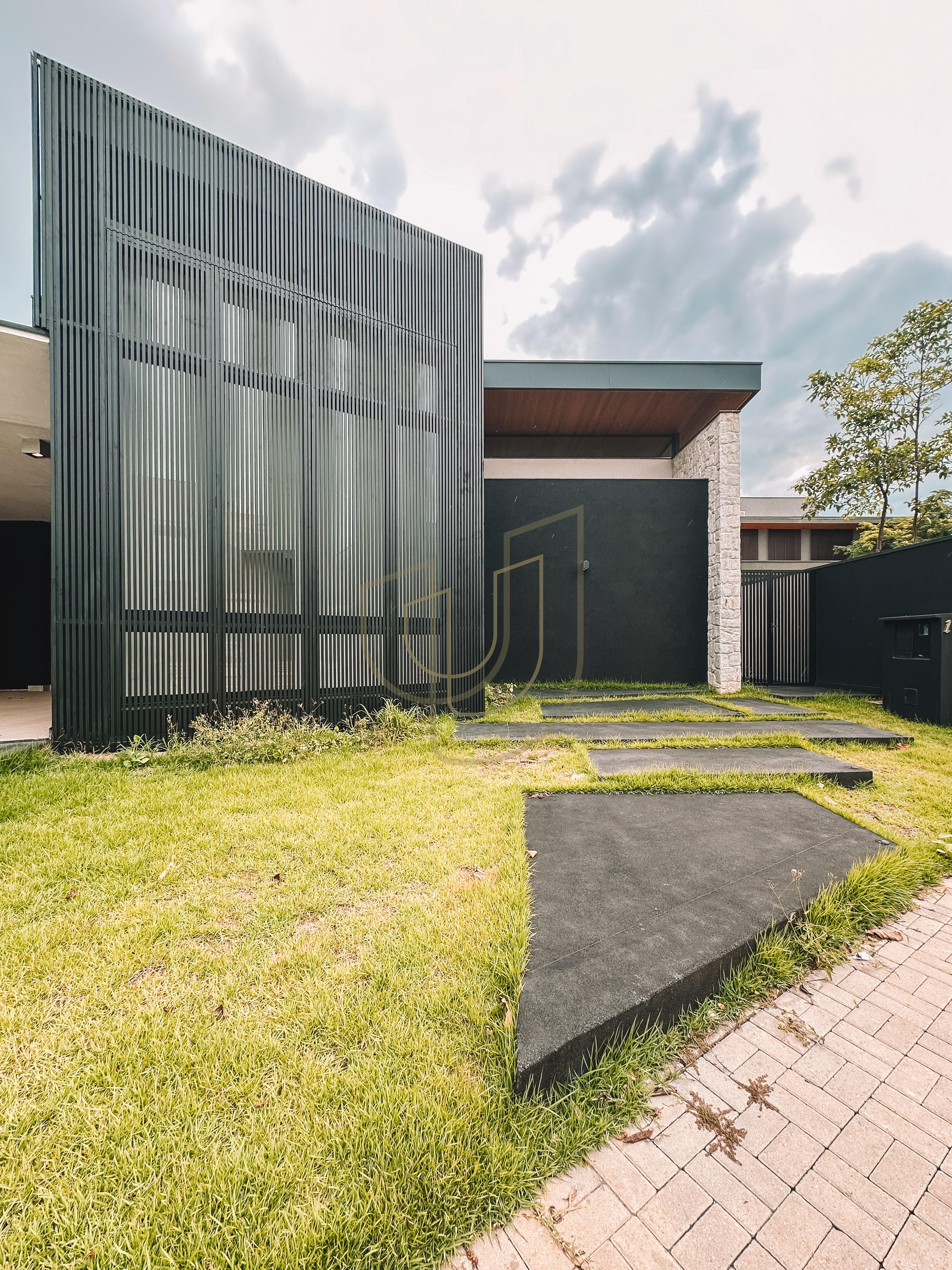 Casa T&eacute;rrea com 4 Su&iacute;tes no Jardim do Golfe I - S&atilde;o Jos&eacute; dos Campos/SP  São José dos Campos - 