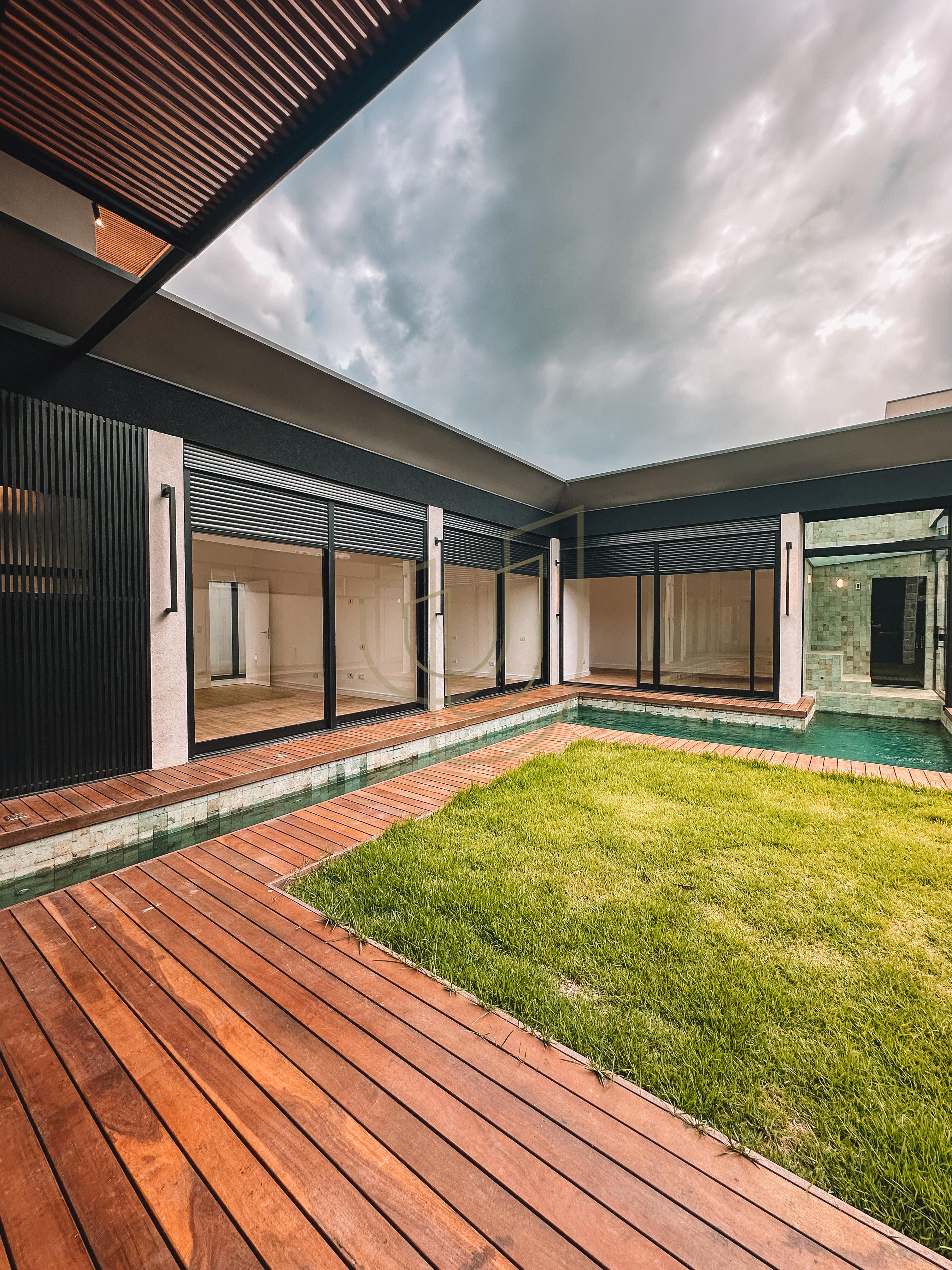 Casa T&eacute;rrea com 4 Su&iacute;tes no Jardim do Golfe I - S&atilde;o Jos&eacute; dos Campos/SP  São José dos Campos - 