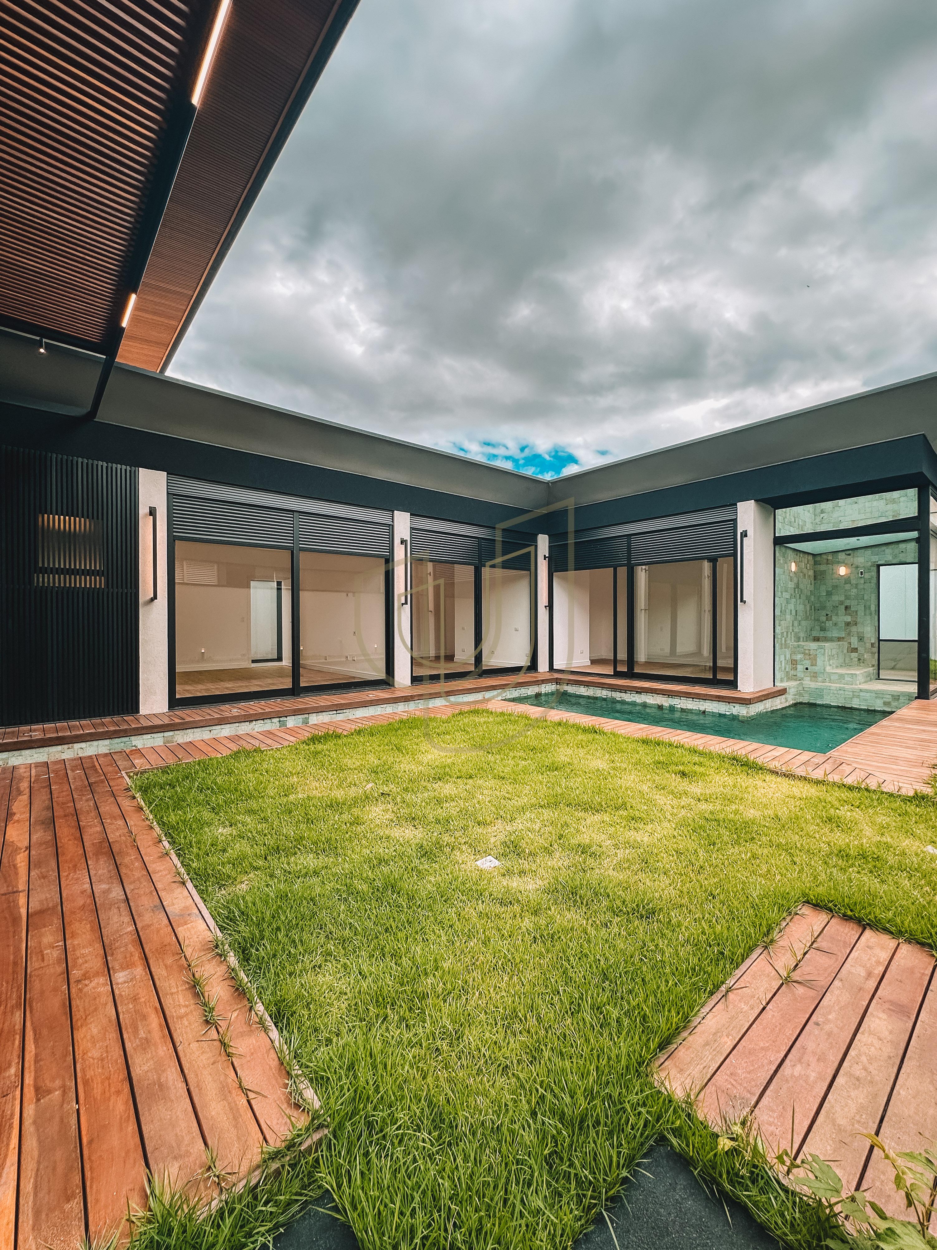 Casa T&eacute;rrea com 4 Su&iacute;tes no Jardim do Golfe I - S&atilde;o Jos&eacute; dos Campos/SP  São José dos Campos - 