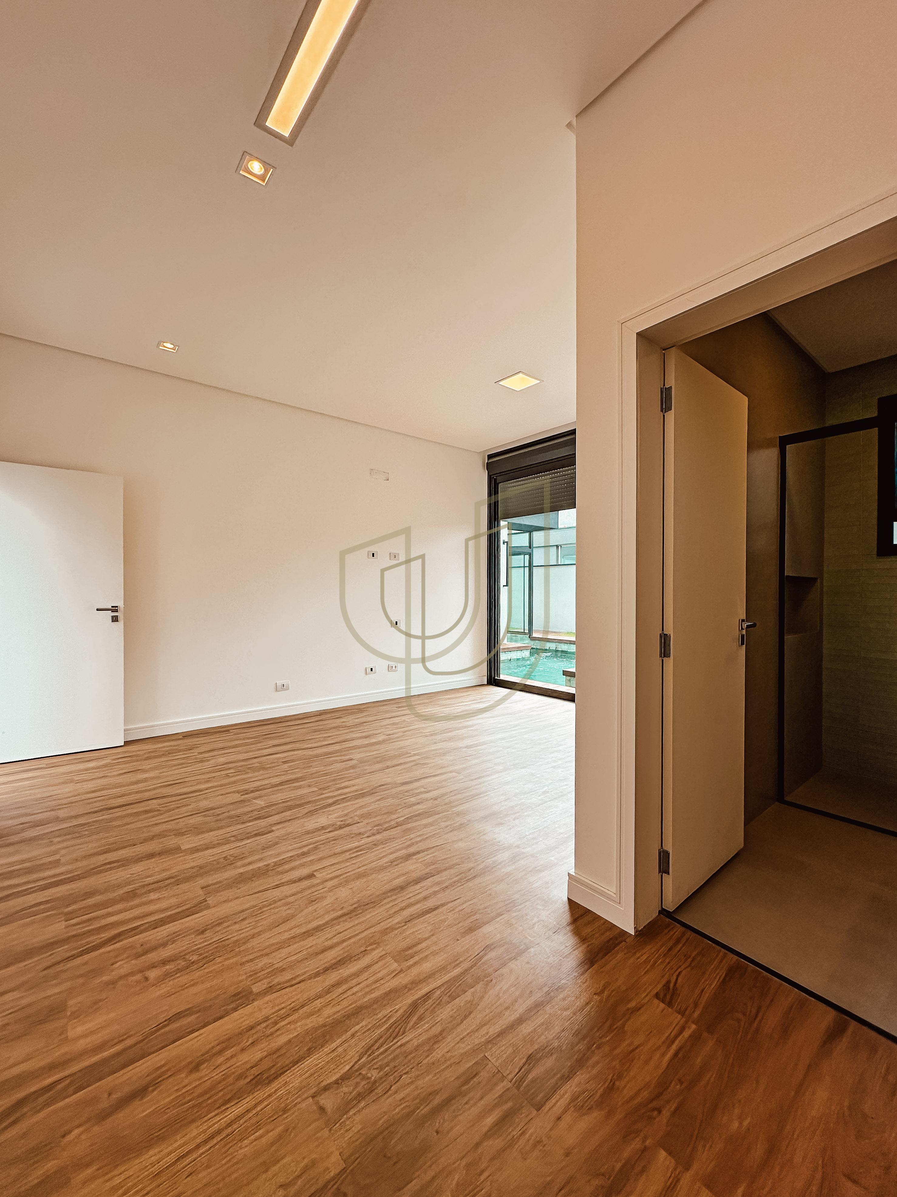 Casa T&eacute;rrea com 4 Su&iacute;tes no Jardim do Golfe I - S&atilde;o Jos&eacute; dos Campos/SP  São José dos Campos - 