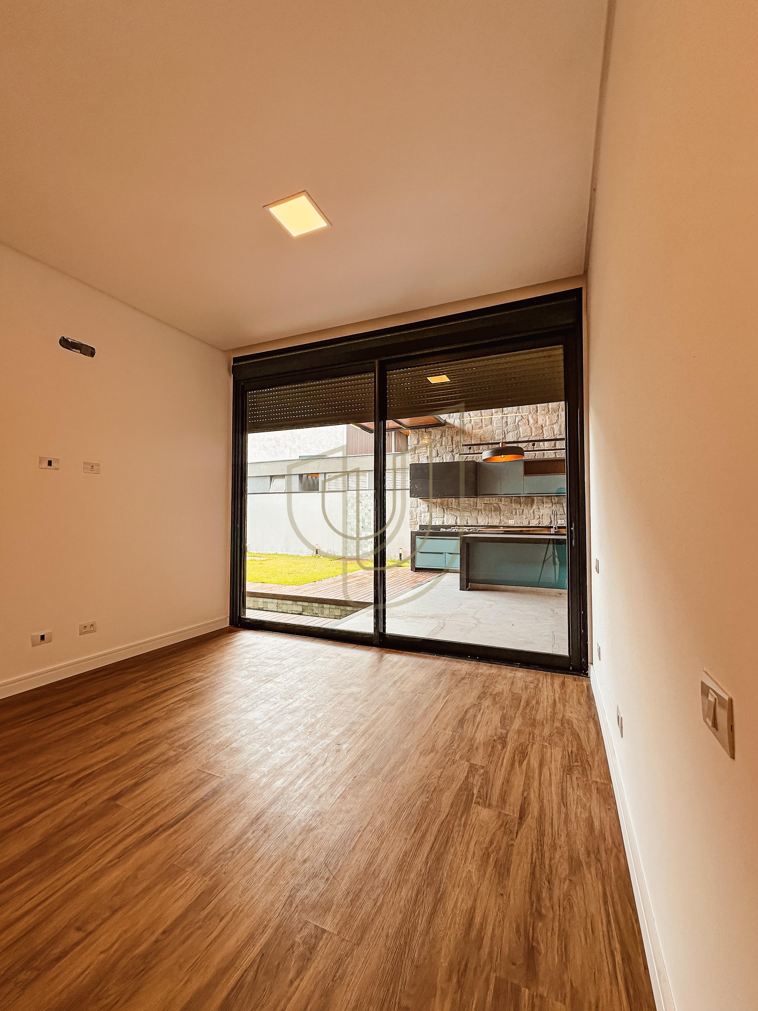 Casa T&eacute;rrea com 4 Su&iacute;tes no Jardim do Golfe I - S&atilde;o Jos&eacute; dos Campos/SP  São José dos Campos - 