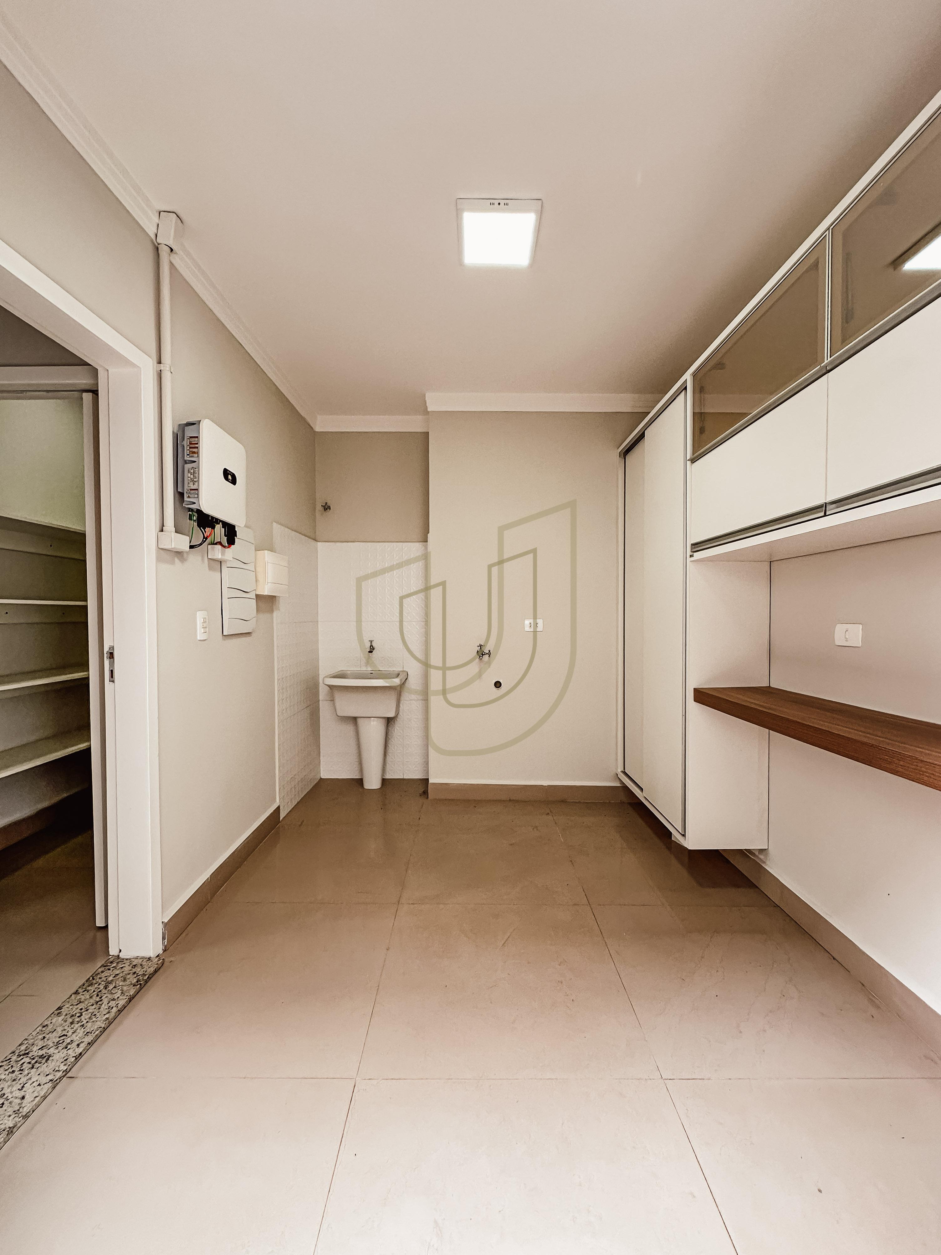 Casa T&eacute;rrea com 3 Su&iacute;tes no Jardim do Golfe III - S&atilde;o Jos&eacute; dos Campos/SP  São José dos Campos - 