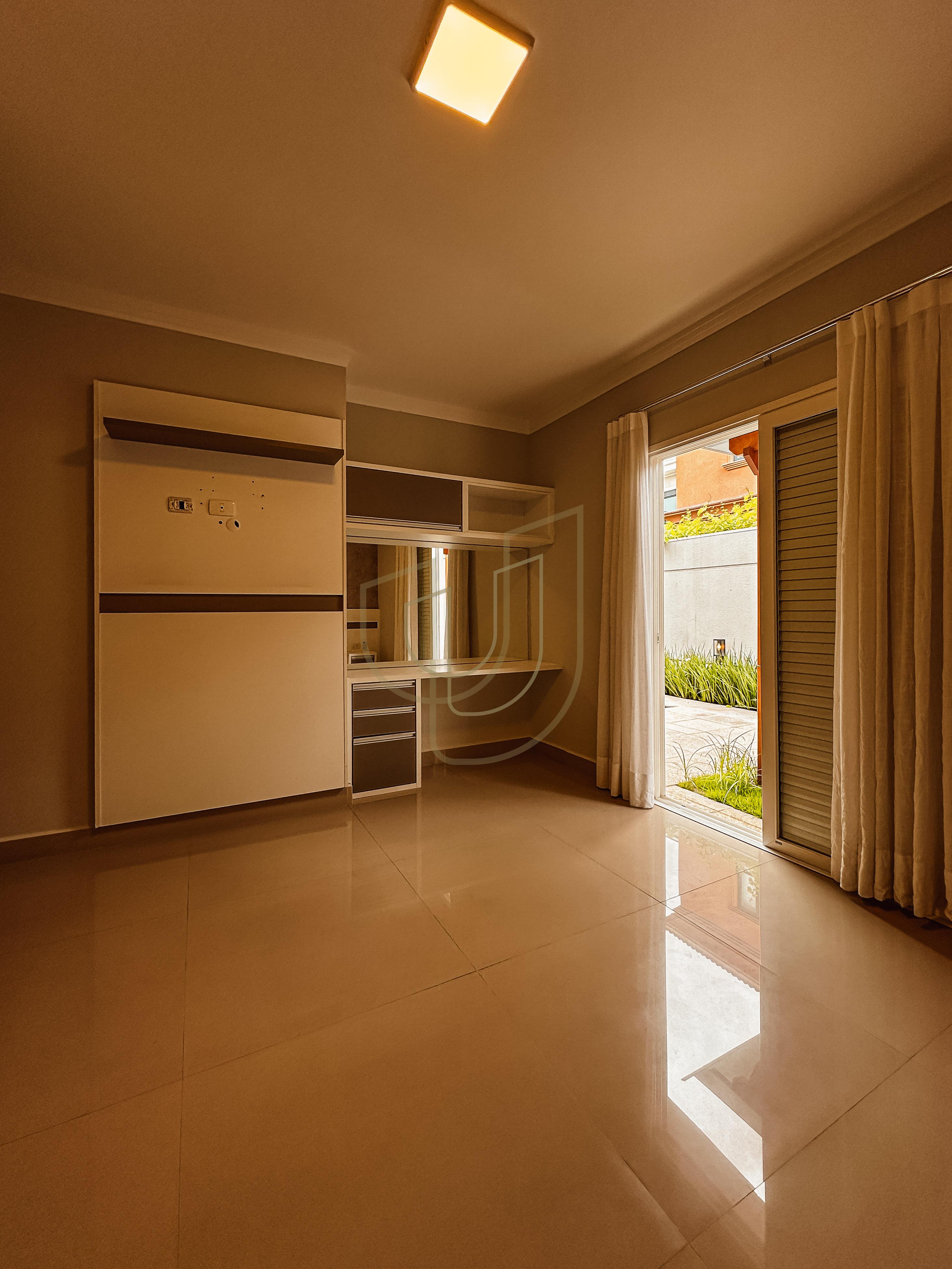 Casa T&eacute;rrea com 3 Su&iacute;tes no Jardim do Golfe III - S&atilde;o Jos&eacute; dos Campos/SP  São José dos Campos - 