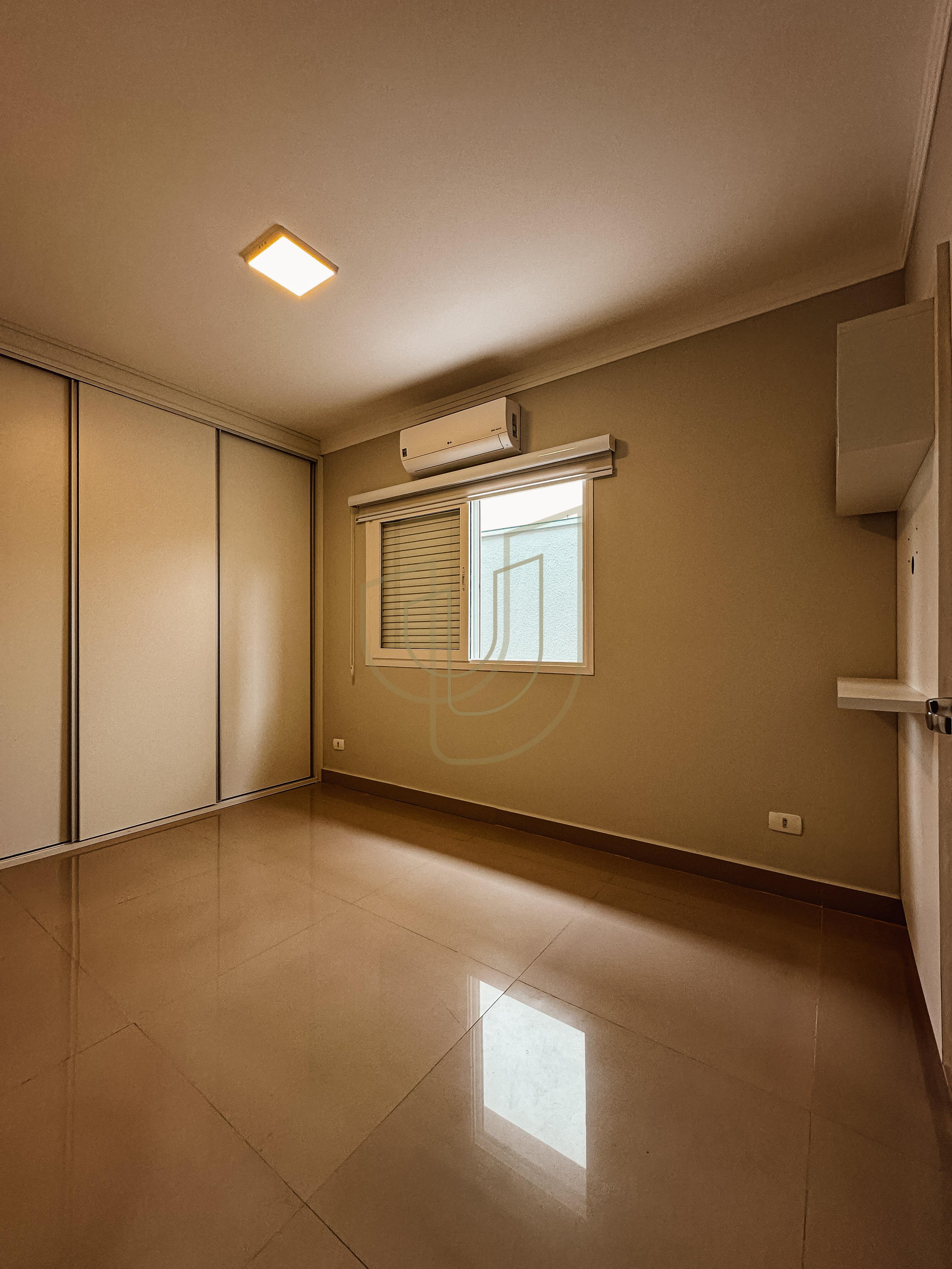 Casa T&eacute;rrea com 3 Su&iacute;tes no Jardim do Golfe III - S&atilde;o Jos&eacute; dos Campos/SP  São José dos Campos - 