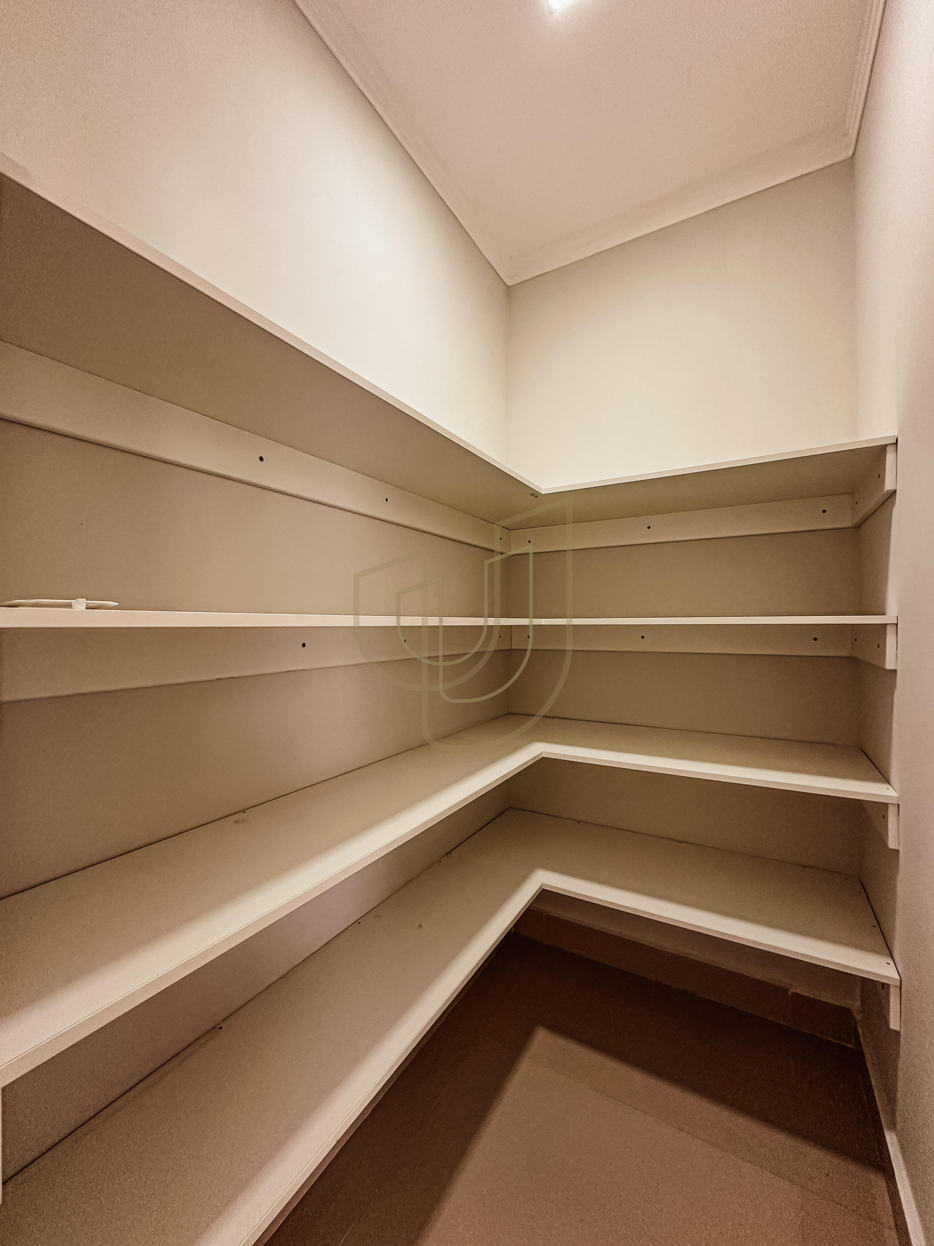 Casa T&eacute;rrea com 3 Su&iacute;tes no Jardim do Golfe III - S&atilde;o Jos&eacute; dos Campos/SP  São José dos Campos - 