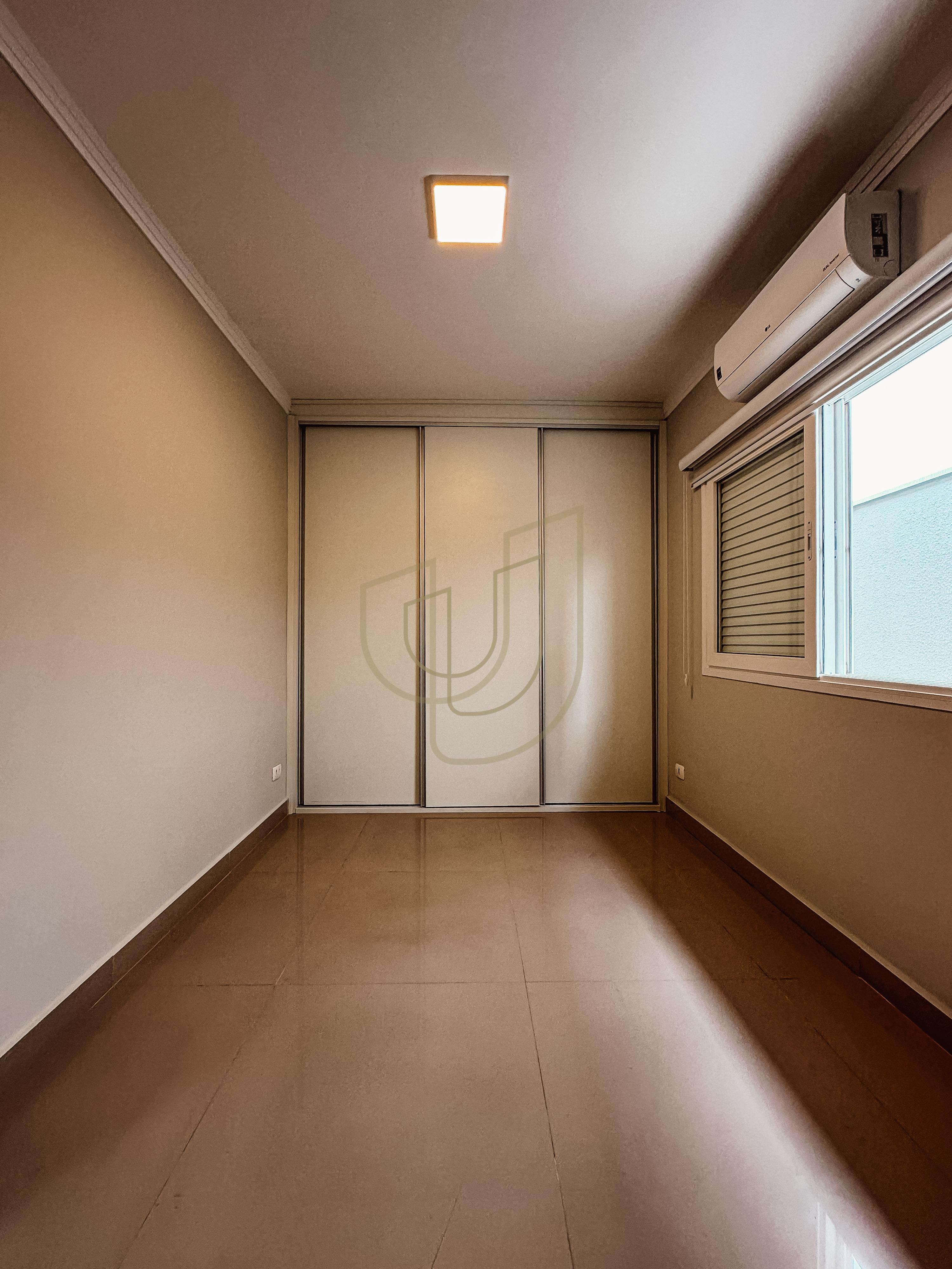 Casa T&eacute;rrea com 3 Su&iacute;tes no Jardim do Golfe III - S&atilde;o Jos&eacute; dos Campos/SP  São José dos Campos - 