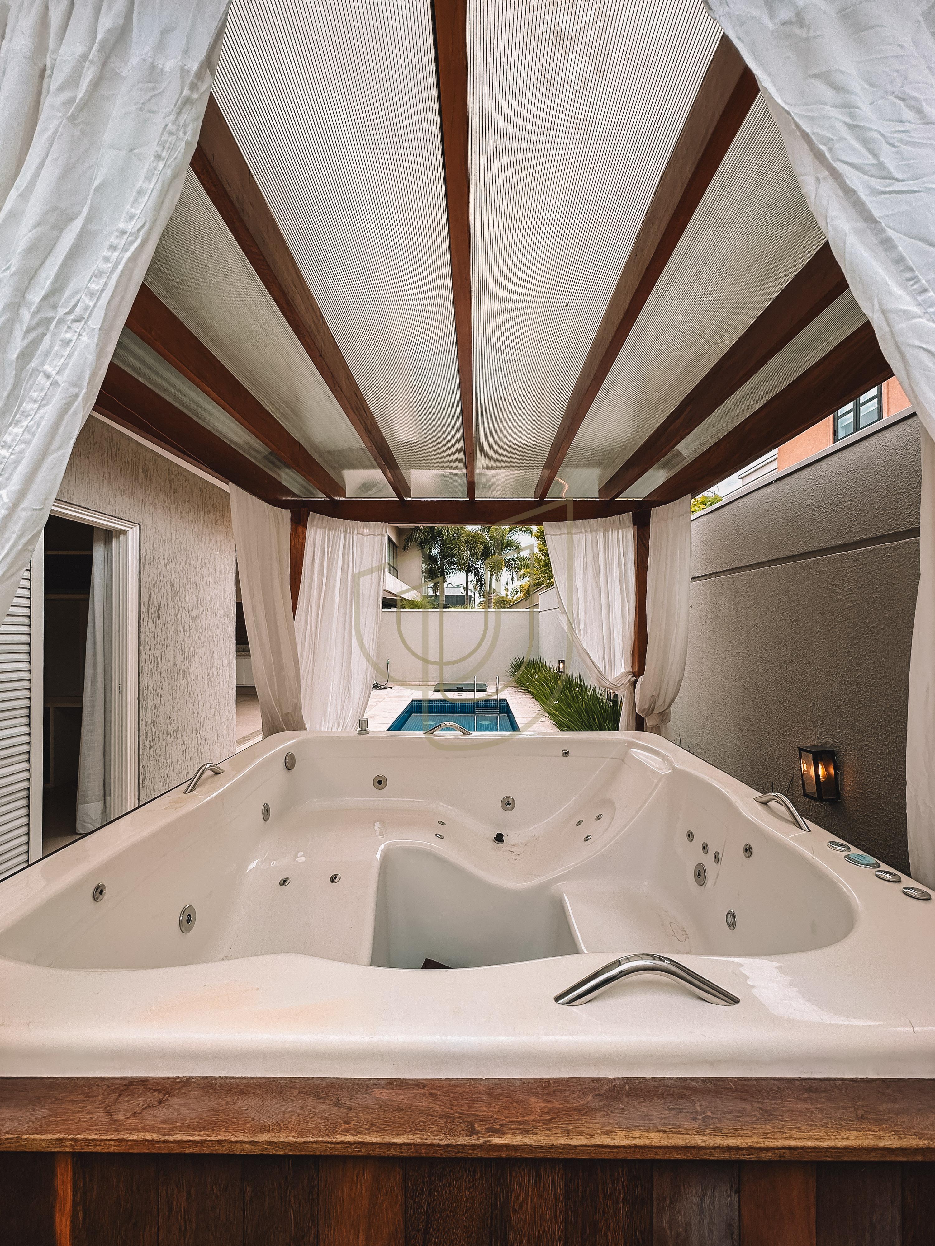 Casa T&eacute;rrea com 3 Su&iacute;tes no Jardim do Golfe III - S&atilde;o Jos&eacute; dos Campos/SP  São José dos Campos - 