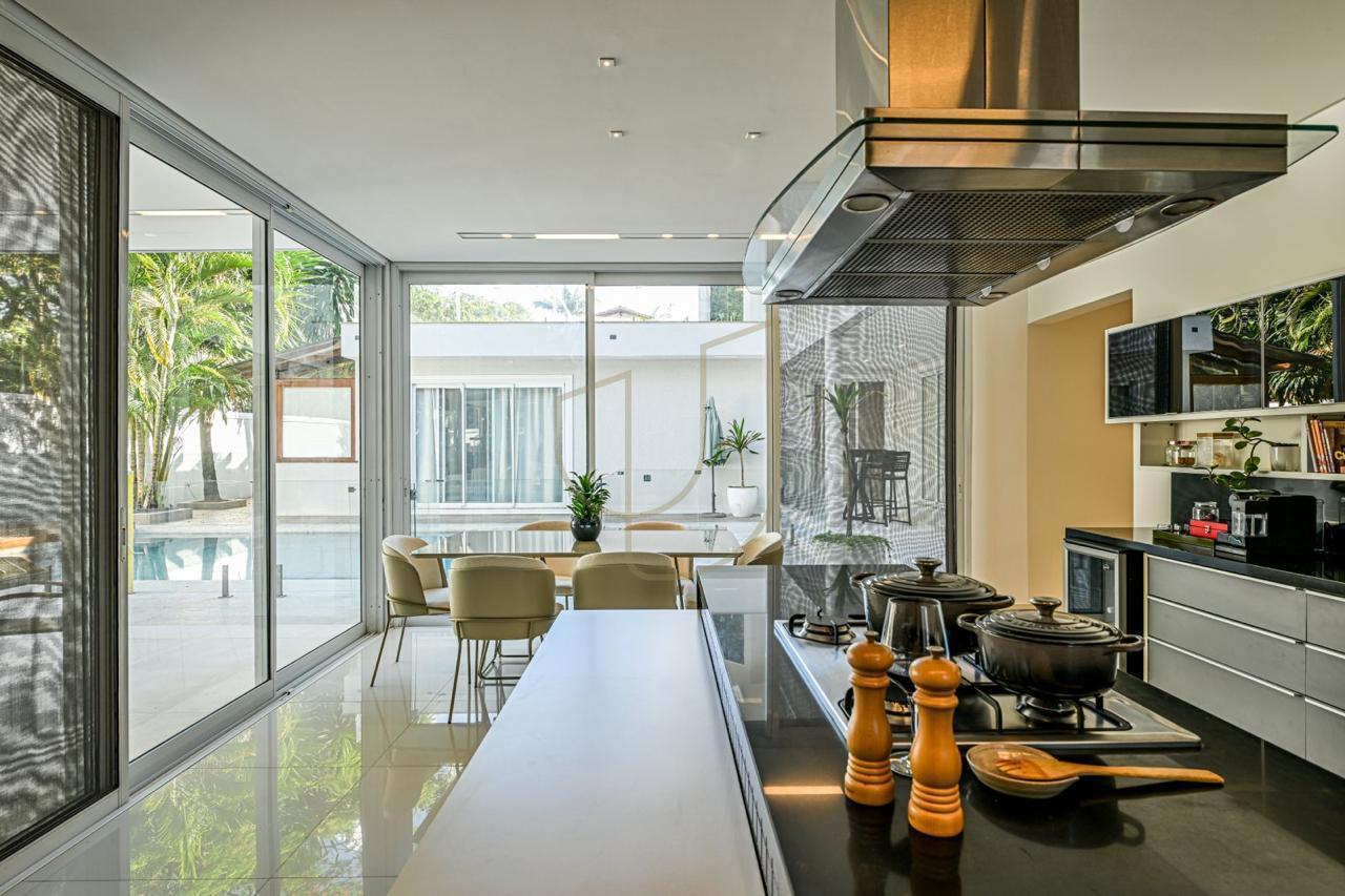 Sobrado sofisticado com 730m&sup2; no Jardim Apollo - S&atilde;o Jos&eacute; dos Campos/SP  São José dos Campos - 