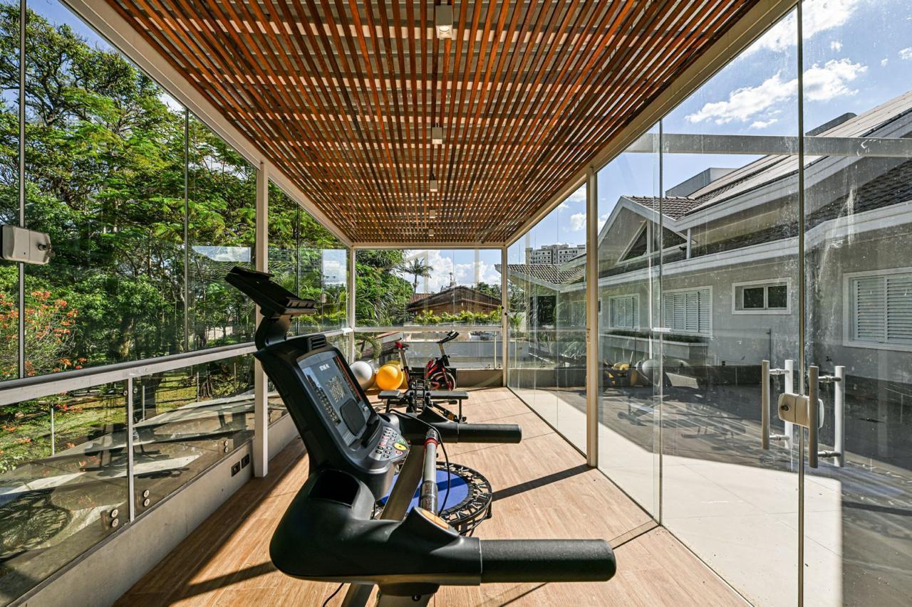 Sobrado sofisticado com 730m&sup2; no Jardim Apollo - S&atilde;o Jos&eacute; dos Campos/SP  São José dos Campos - 