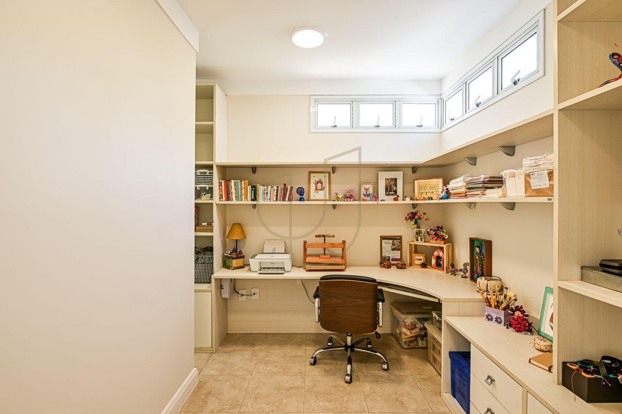 Sobrado sofisticado com 730m&sup2; no Jardim Apollo - S&atilde;o Jos&eacute; dos Campos/SP  São José dos Campos - 