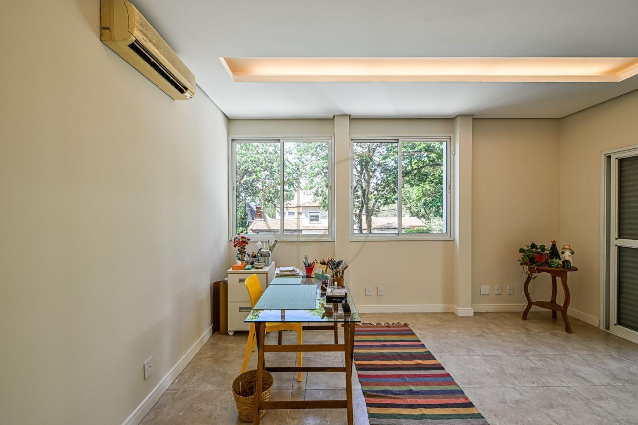 Sobrado sofisticado com 730m&sup2; no Jardim Apollo - S&atilde;o Jos&eacute; dos Campos/SP  São José dos Campos - 