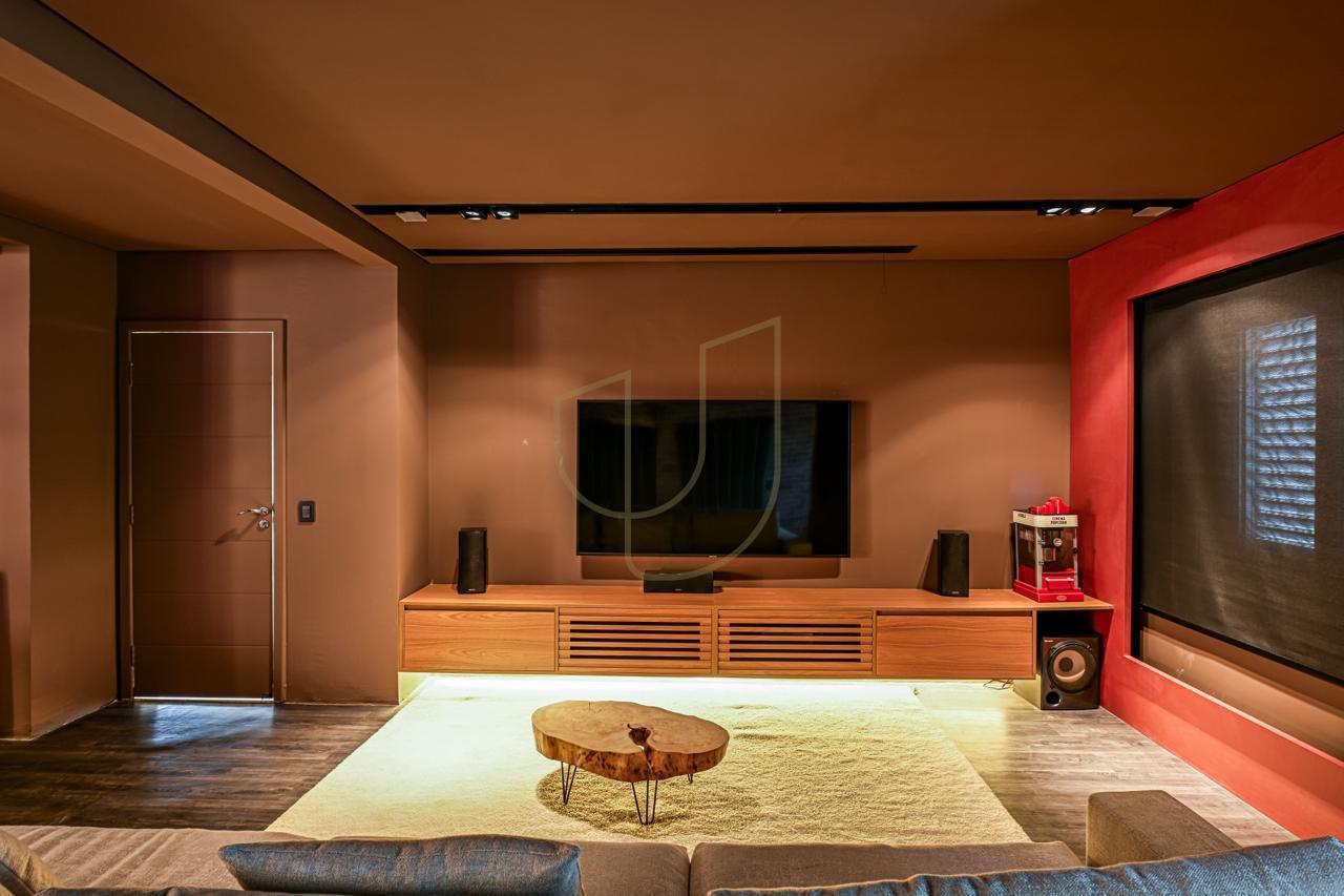 Sobrado sofisticado com 730m&sup2; no Jardim Apollo - S&atilde;o Jos&eacute; dos Campos/SP  São José dos Campos - 