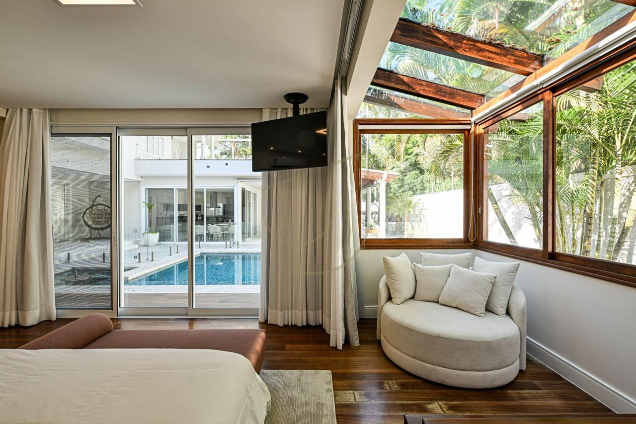 Sobrado sofisticado com 730m&sup2; no Jardim Apollo - S&atilde;o Jos&eacute; dos Campos/SP  São José dos Campos - 