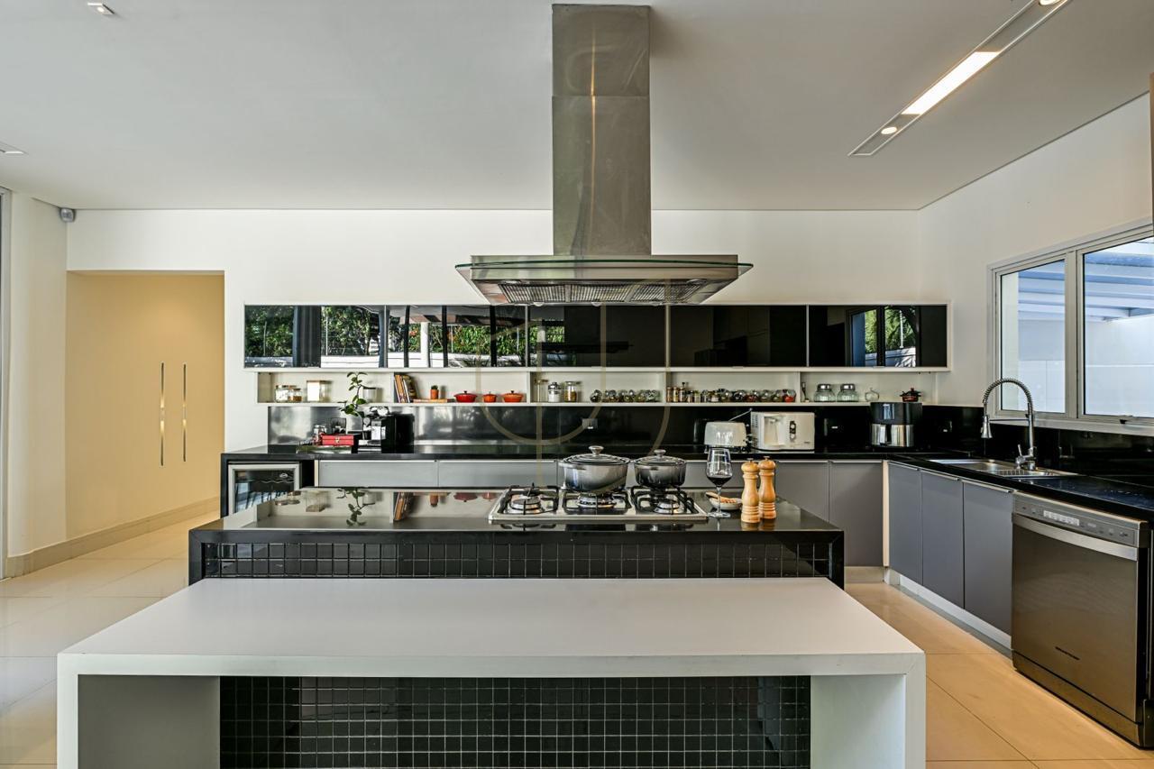 Sobrado sofisticado com 730m&sup2; no Jardim Apollo - S&atilde;o Jos&eacute; dos Campos/SP  São José dos Campos - 