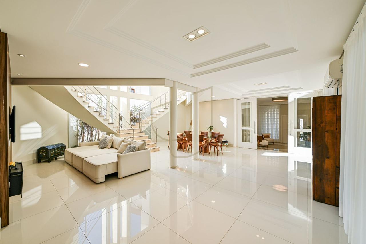 Sobrado sofisticado com 730m&sup2; no Jardim Apollo - S&atilde;o Jos&eacute; dos Campos/SP  São José dos Campos - 