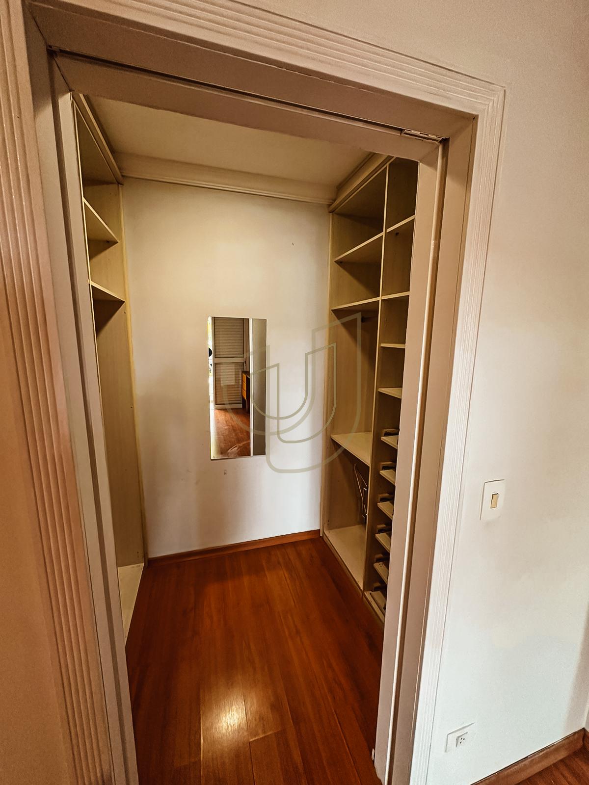 Sobrado Cl&aacute;ssico com 4 su&iacute;tes no Jardim Apollo I - S&atilde;o Jos&eacute; dos Campos/SP  São José dos Campos - 