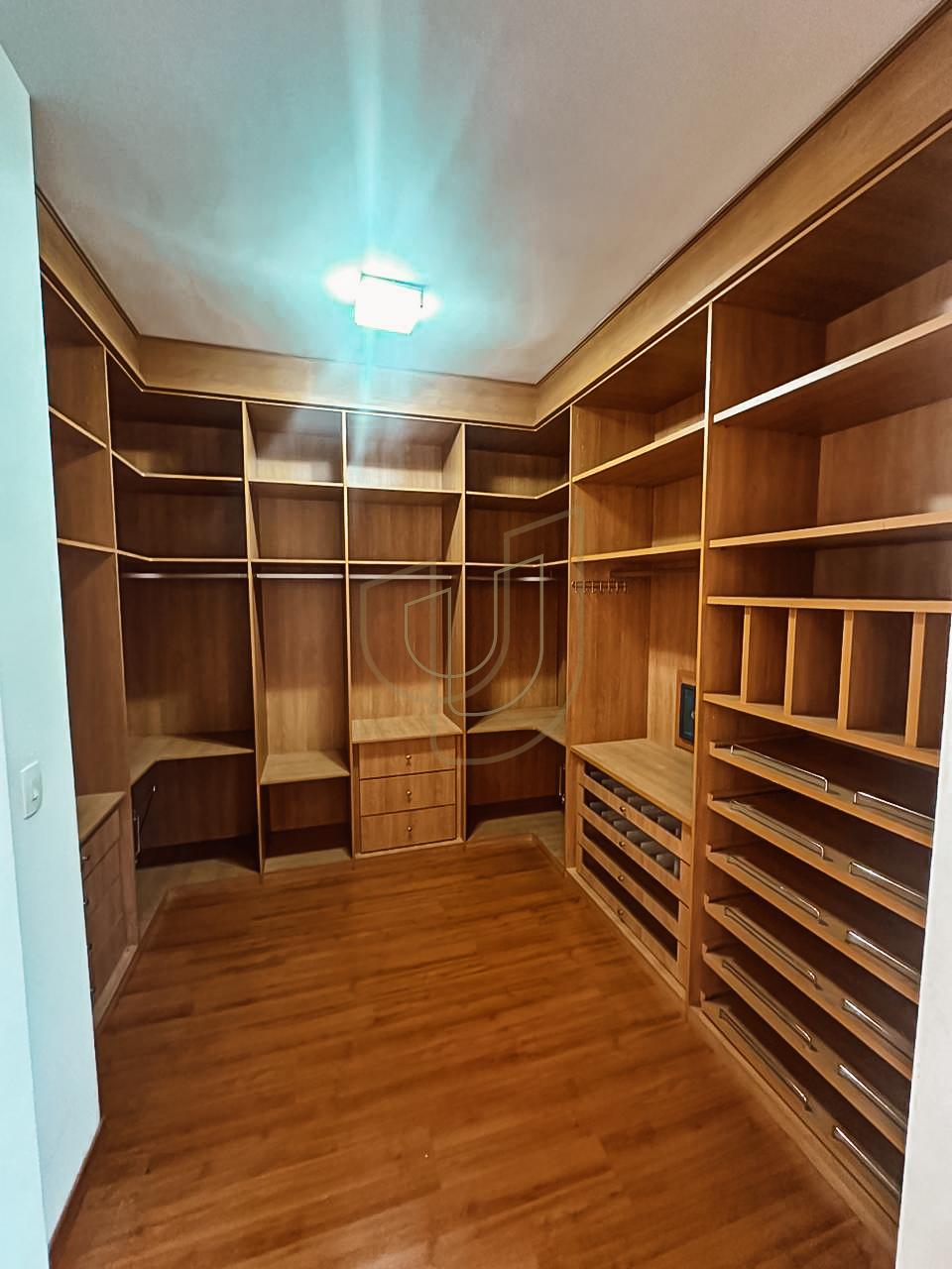 Sobrado Cl&aacute;ssico com 4 su&iacute;tes no Jardim Apollo I - S&atilde;o Jos&eacute; dos Campos/SP  São José dos Campos - 