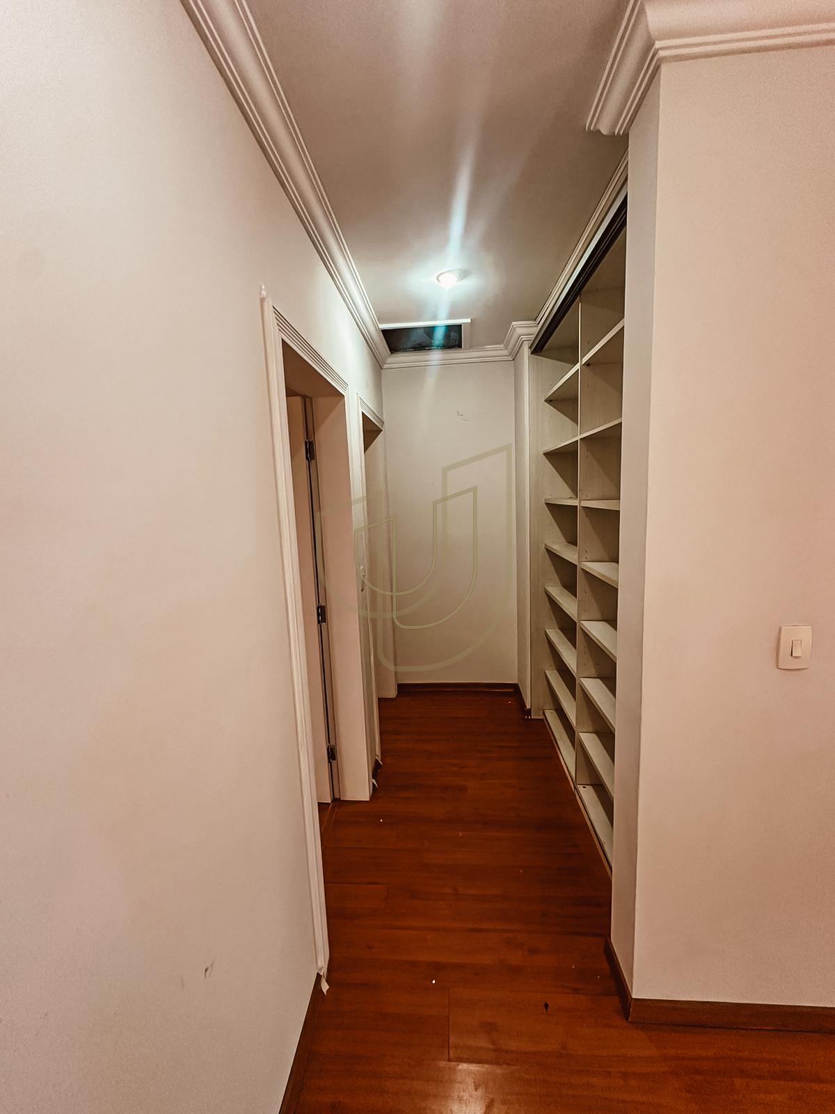 Sobrado Cl&aacute;ssico com 4 su&iacute;tes no Jardim Apollo I - S&atilde;o Jos&eacute; dos Campos/SP  São José dos Campos - 