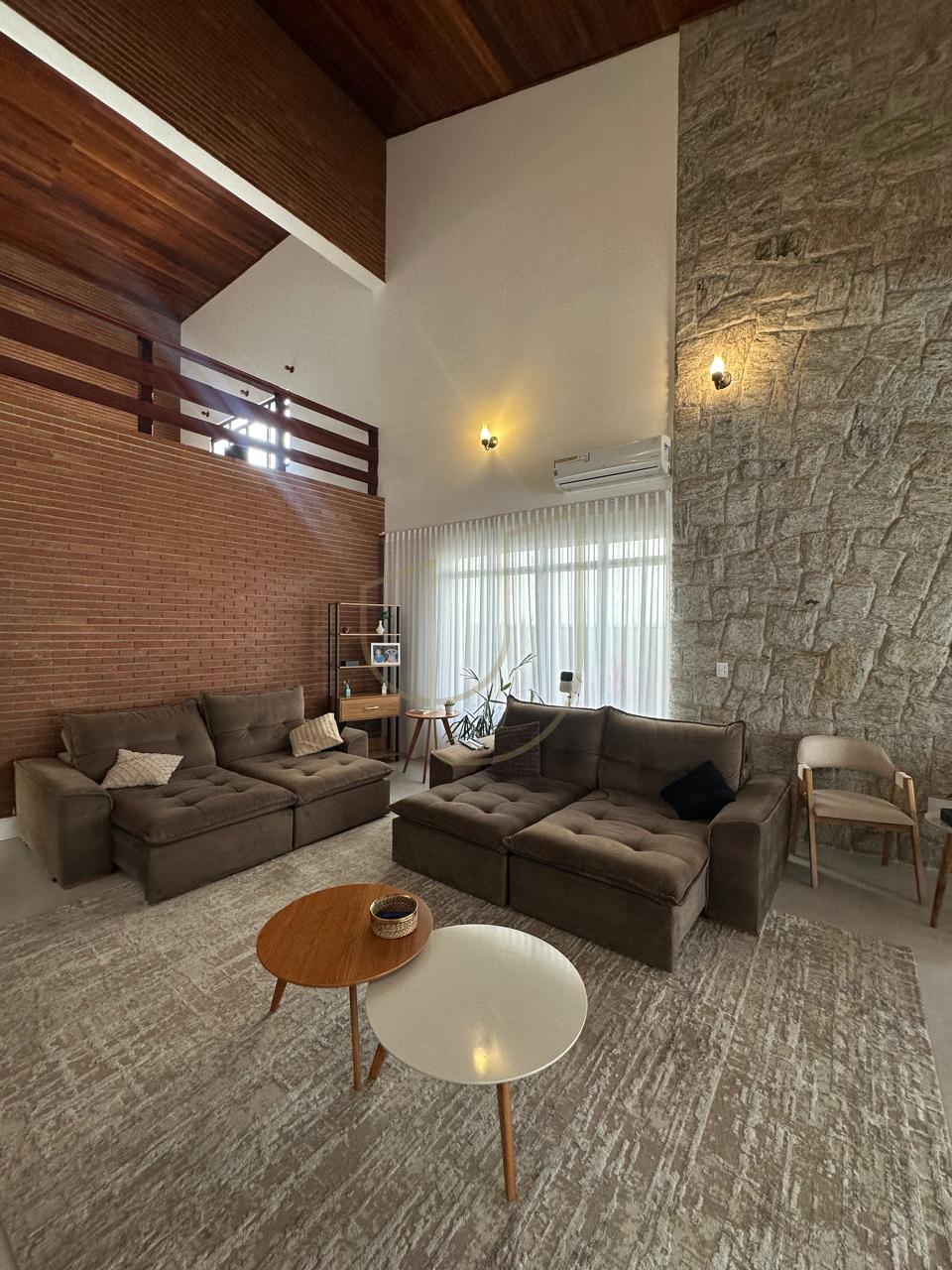 Sobrado com 4 Dormit&oacute;rios de 360m&sup2; no Esplanada do Sol - Jardim Esplanada  São José dos Campos - 