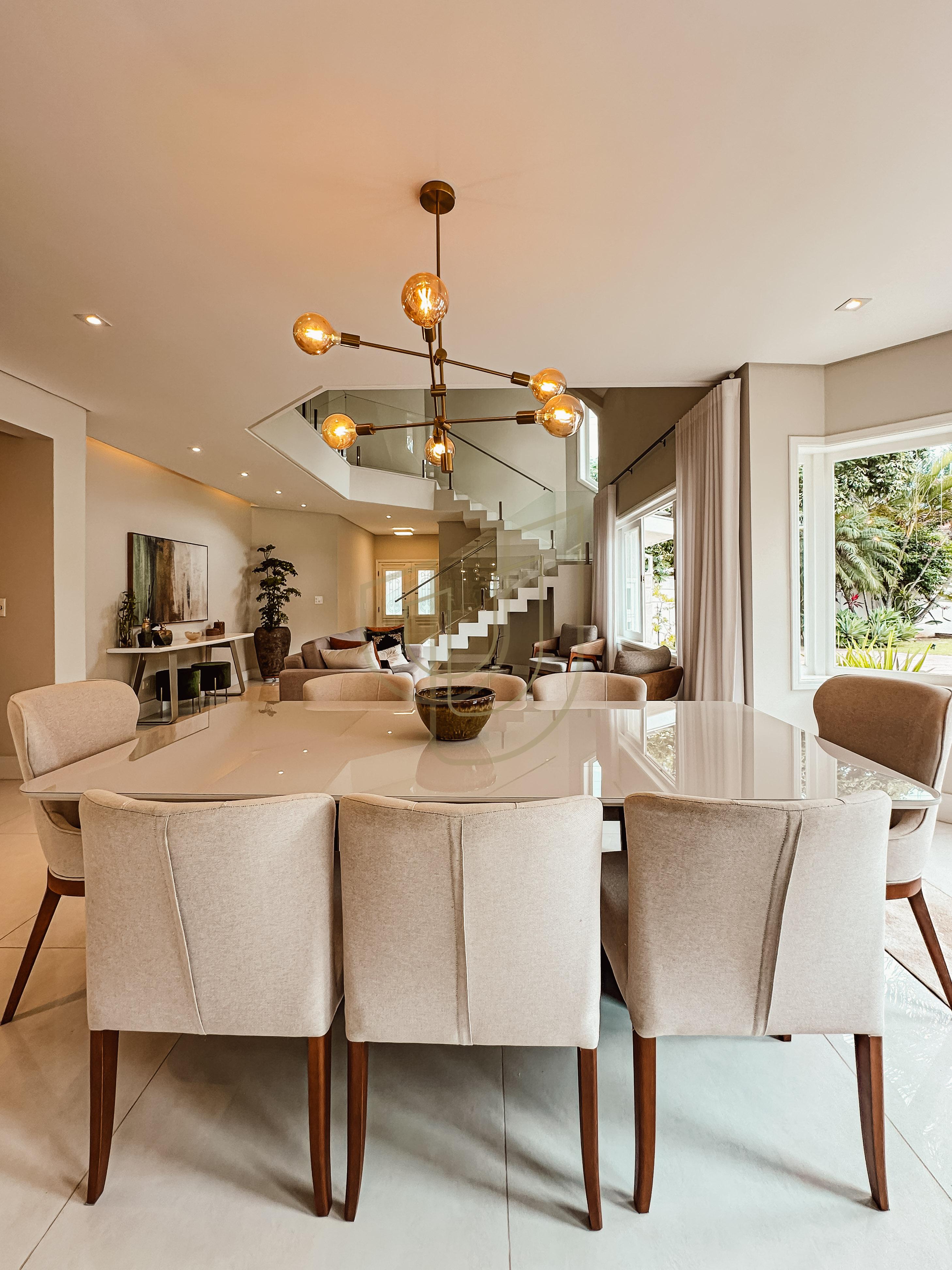 Sobrado com terreno de 720m&sup2; e 4 Dormit&oacute;rios no Jardim das Colinas - S&atilde;o Jos&eacute; dos Campos  São José dos Campos - 