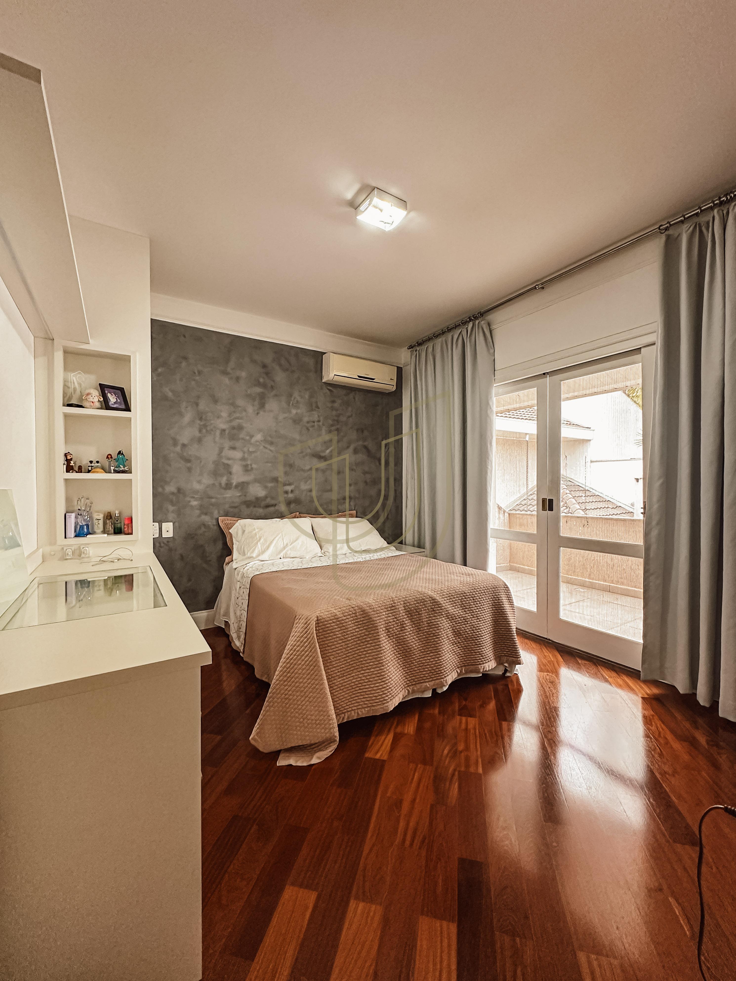 Sobrado com terreno de 720m&sup2; e 4 Dormit&oacute;rios no Jardim das Colinas - S&atilde;o Jos&eacute; dos Campos  São José dos Campos - 