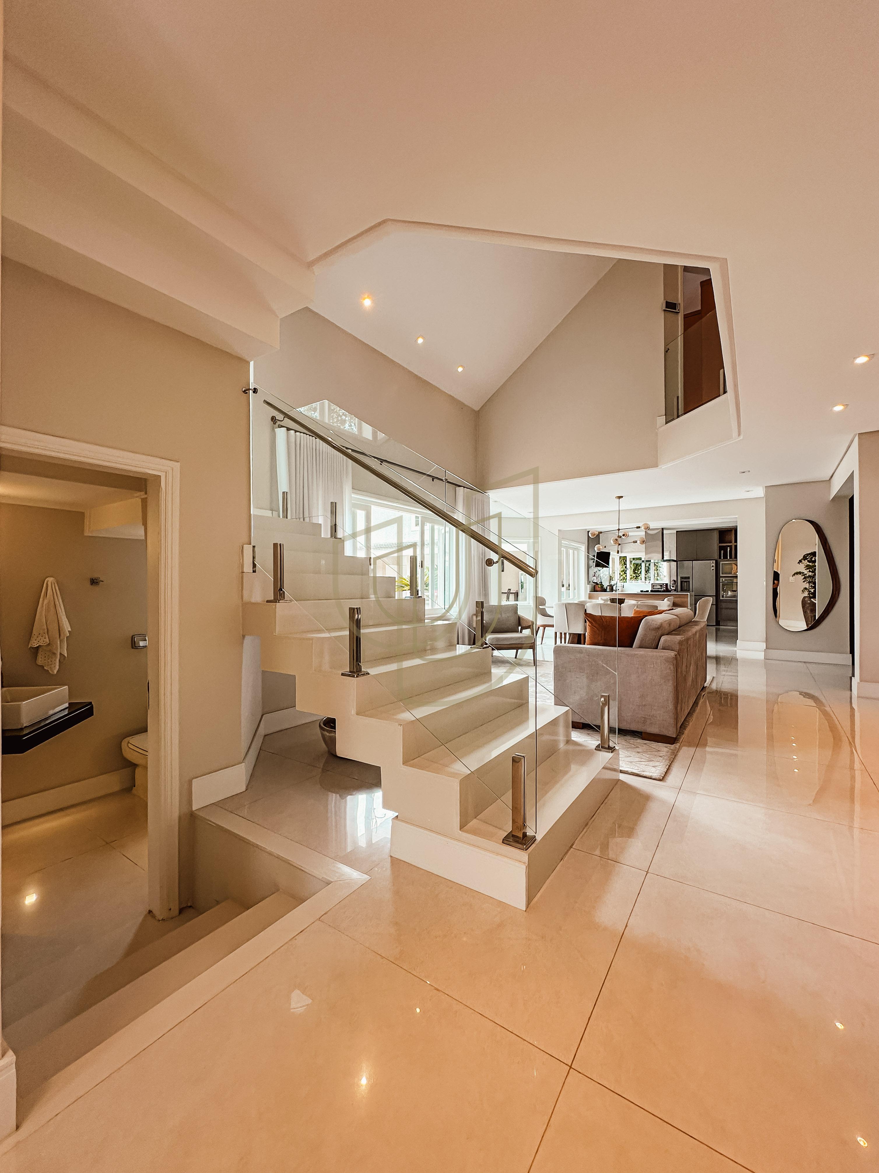 Sobrado com terreno de 720m&sup2; e 4 Dormit&oacute;rios no Jardim das Colinas - S&atilde;o Jos&eacute; dos Campos  São José dos Campos - 