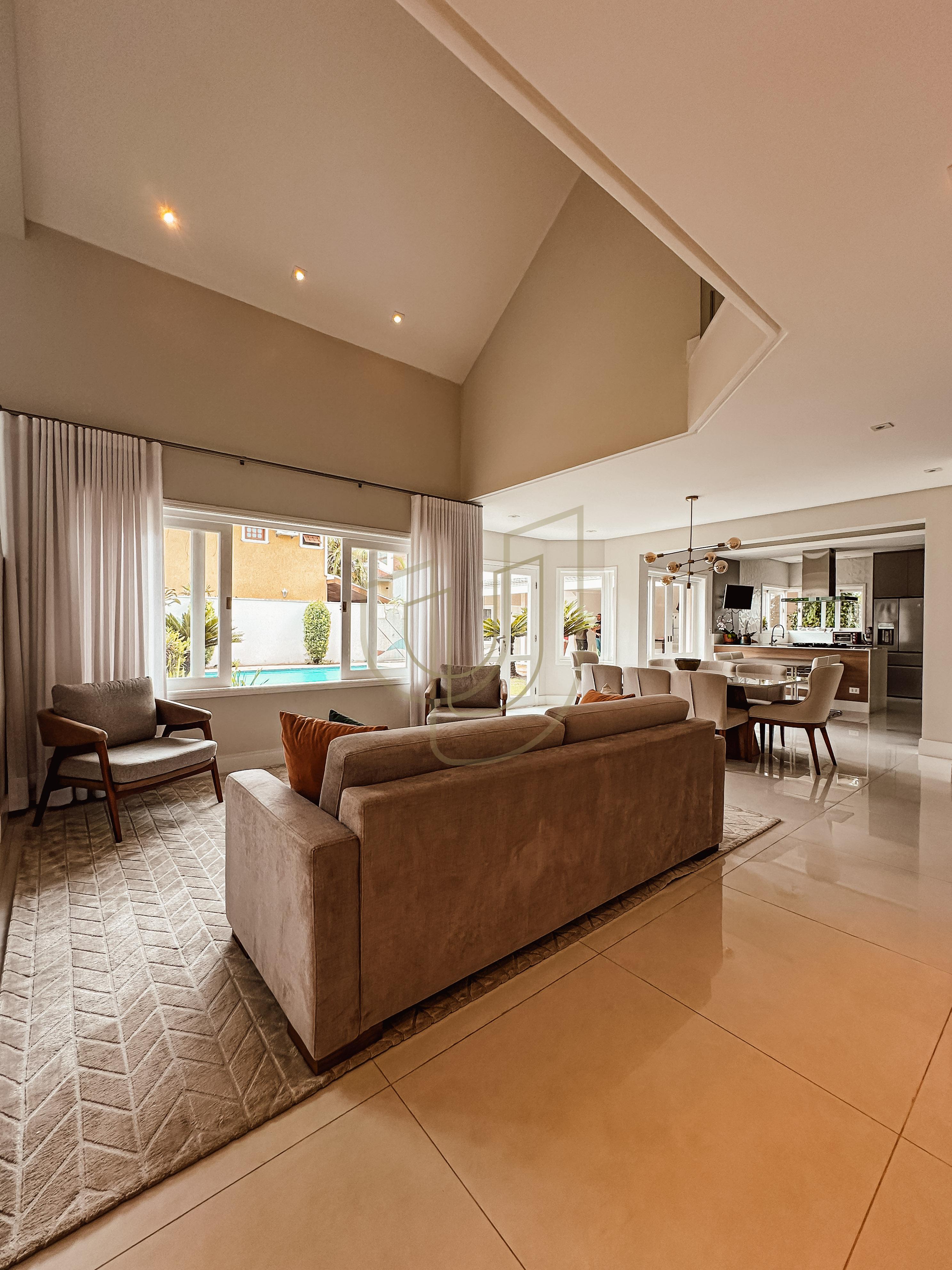 Sobrado com terreno de 720m&sup2; e 4 Dormit&oacute;rios no Jardim das Colinas - S&atilde;o Jos&eacute; dos Campos  São José dos Campos - 