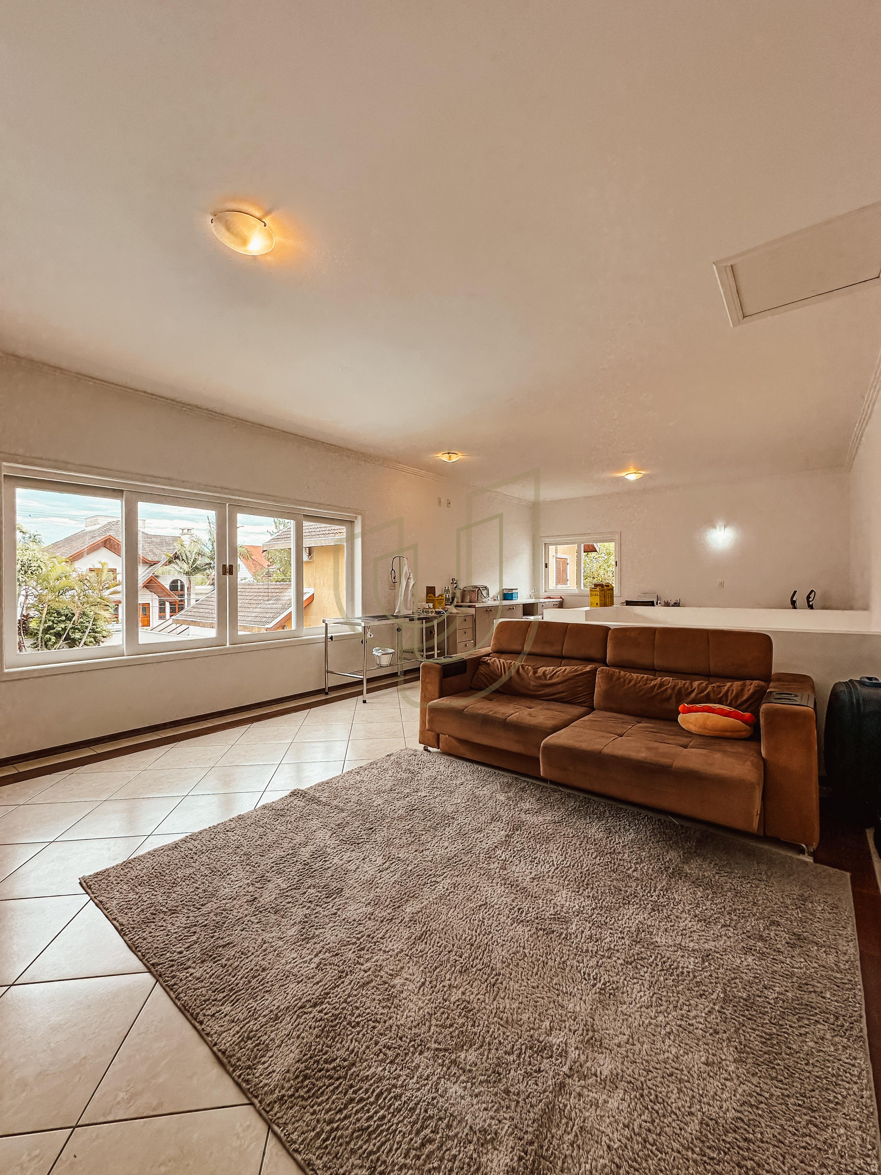 Sobrado com terreno de 720m&sup2; e 4 Dormit&oacute;rios no Jardim das Colinas - S&atilde;o Jos&eacute; dos Campos  São José dos Campos - 