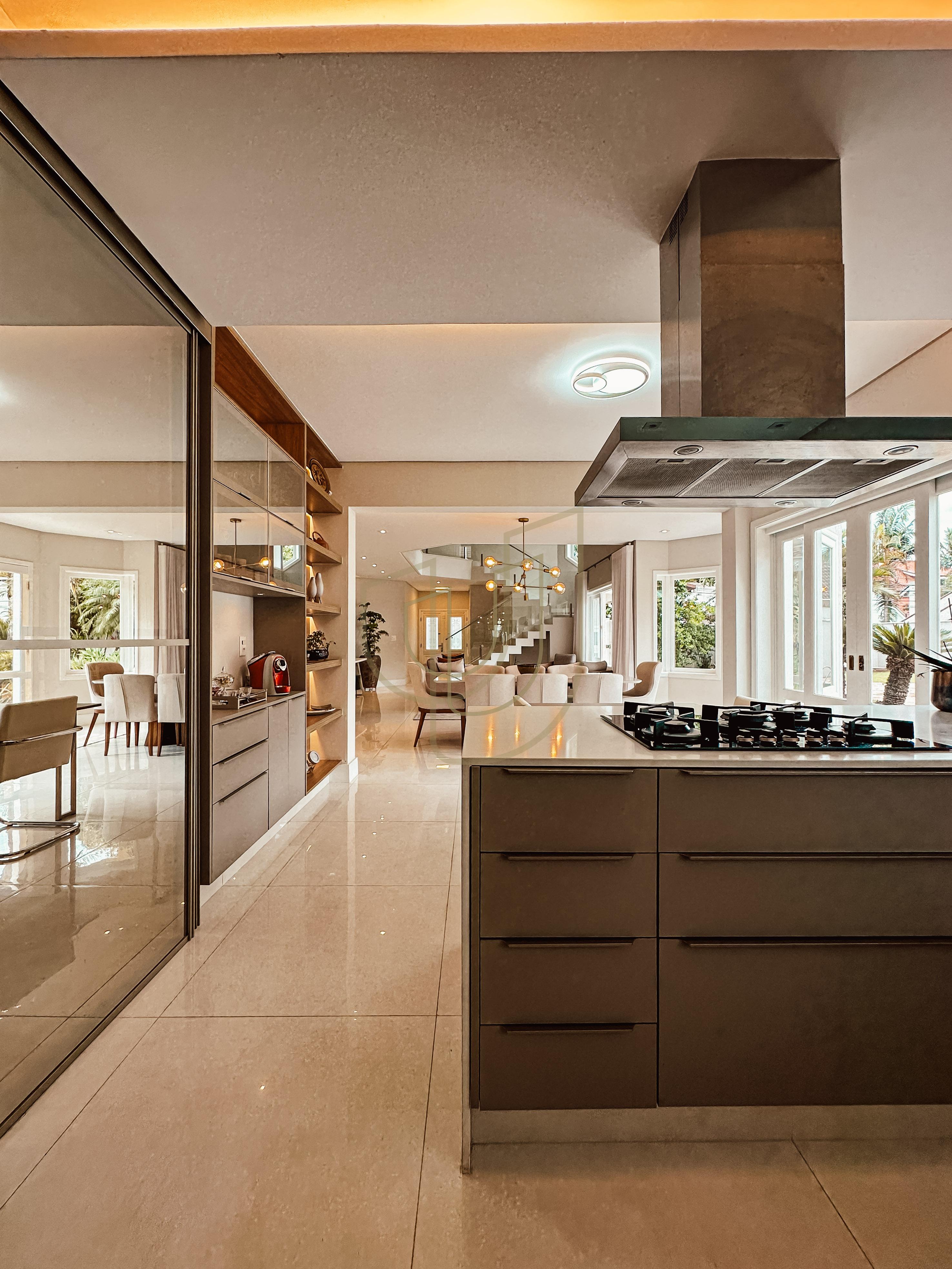 Sobrado com terreno de 720m&sup2; e 4 Dormit&oacute;rios no Jardim das Colinas - S&atilde;o Jos&eacute; dos Campos  São José dos Campos - 