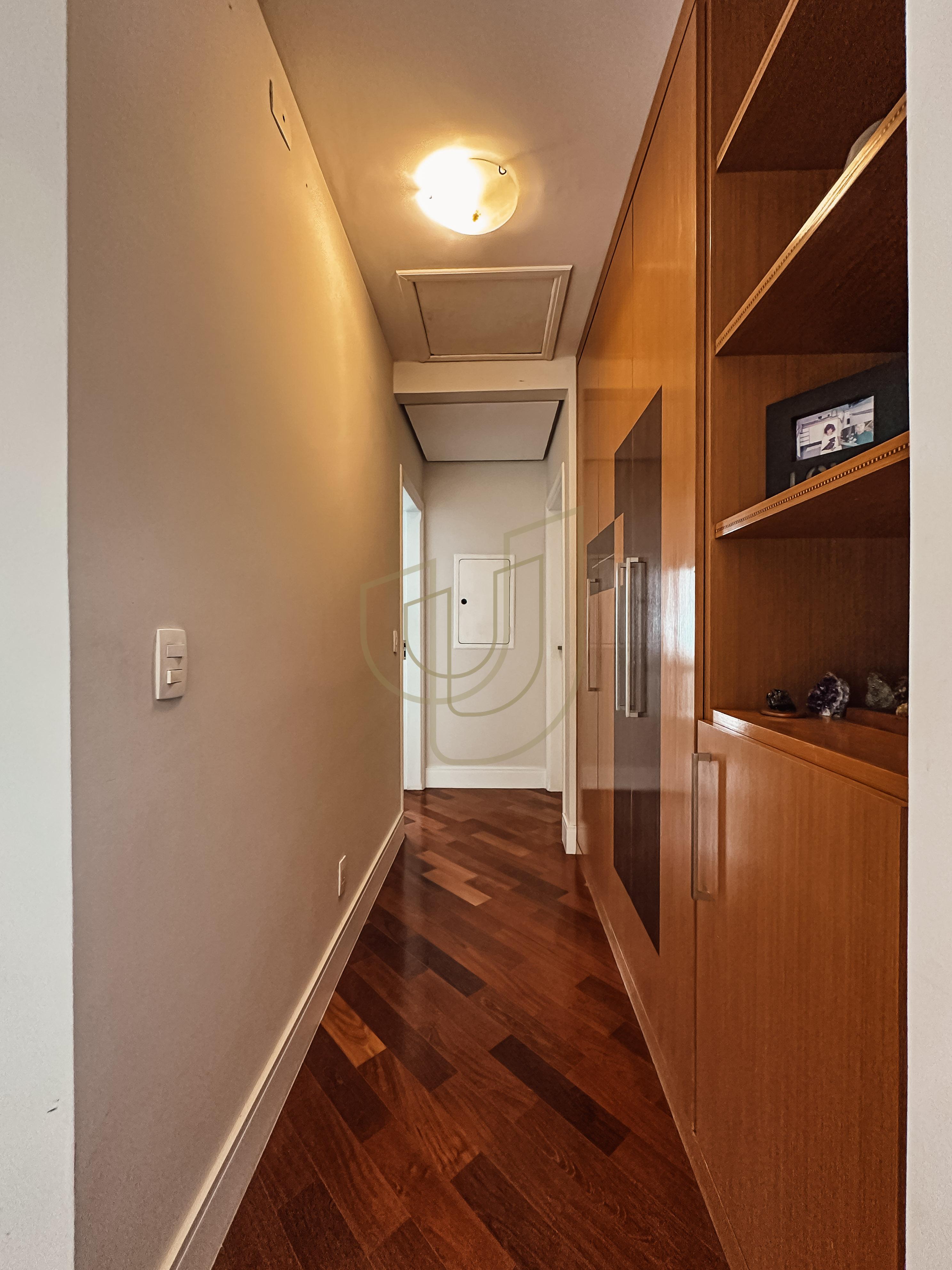 Sobrado com terreno de 720m&sup2; e 4 Dormit&oacute;rios no Jardim das Colinas - S&atilde;o Jos&eacute; dos Campos  São José dos Campos - 