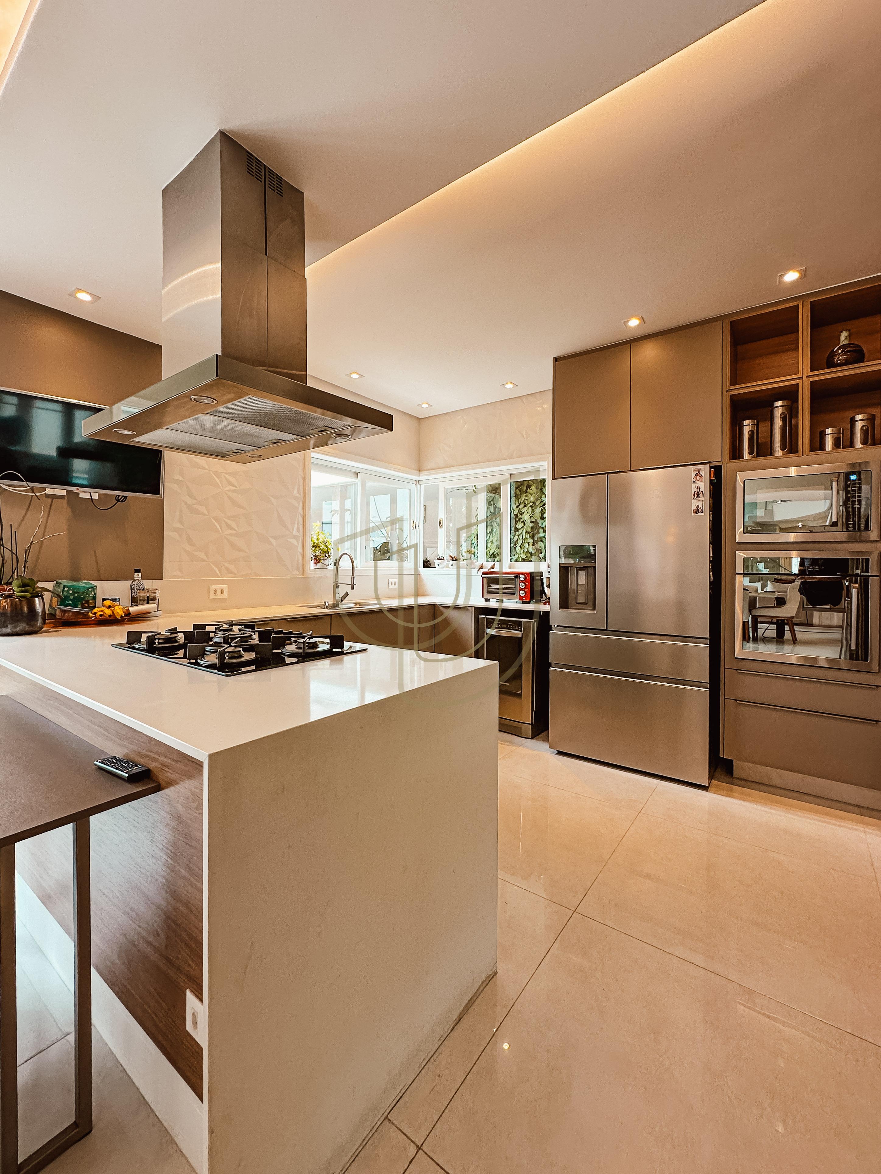 Sobrado com terreno de 720m&sup2; e 4 Dormit&oacute;rios no Jardim das Colinas - S&atilde;o Jos&eacute; dos Campos  São José dos Campos - 