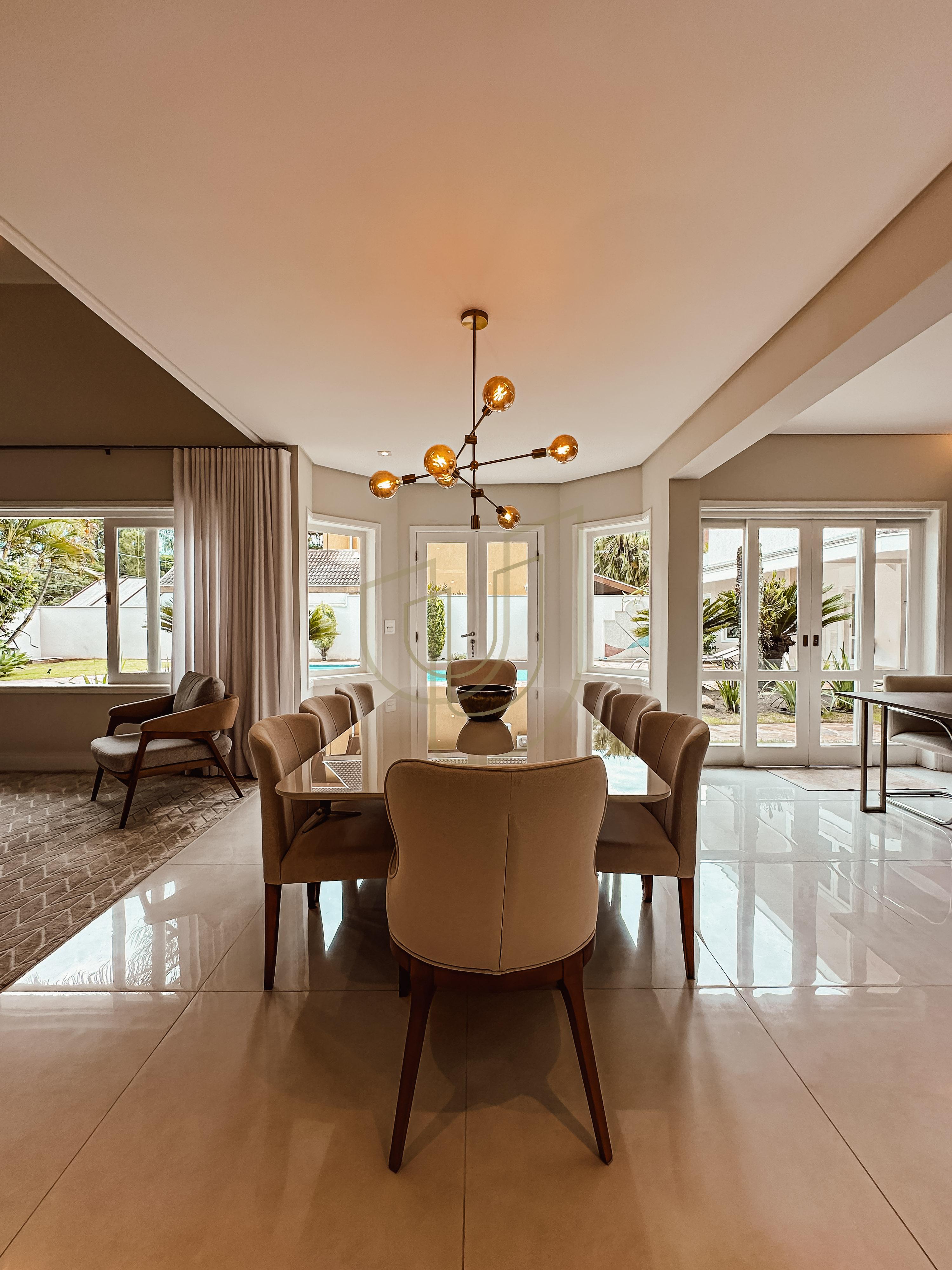 Sobrado com terreno de 720m&sup2; e 4 Dormit&oacute;rios no Jardim das Colinas - S&atilde;o Jos&eacute; dos Campos  São José dos Campos - 