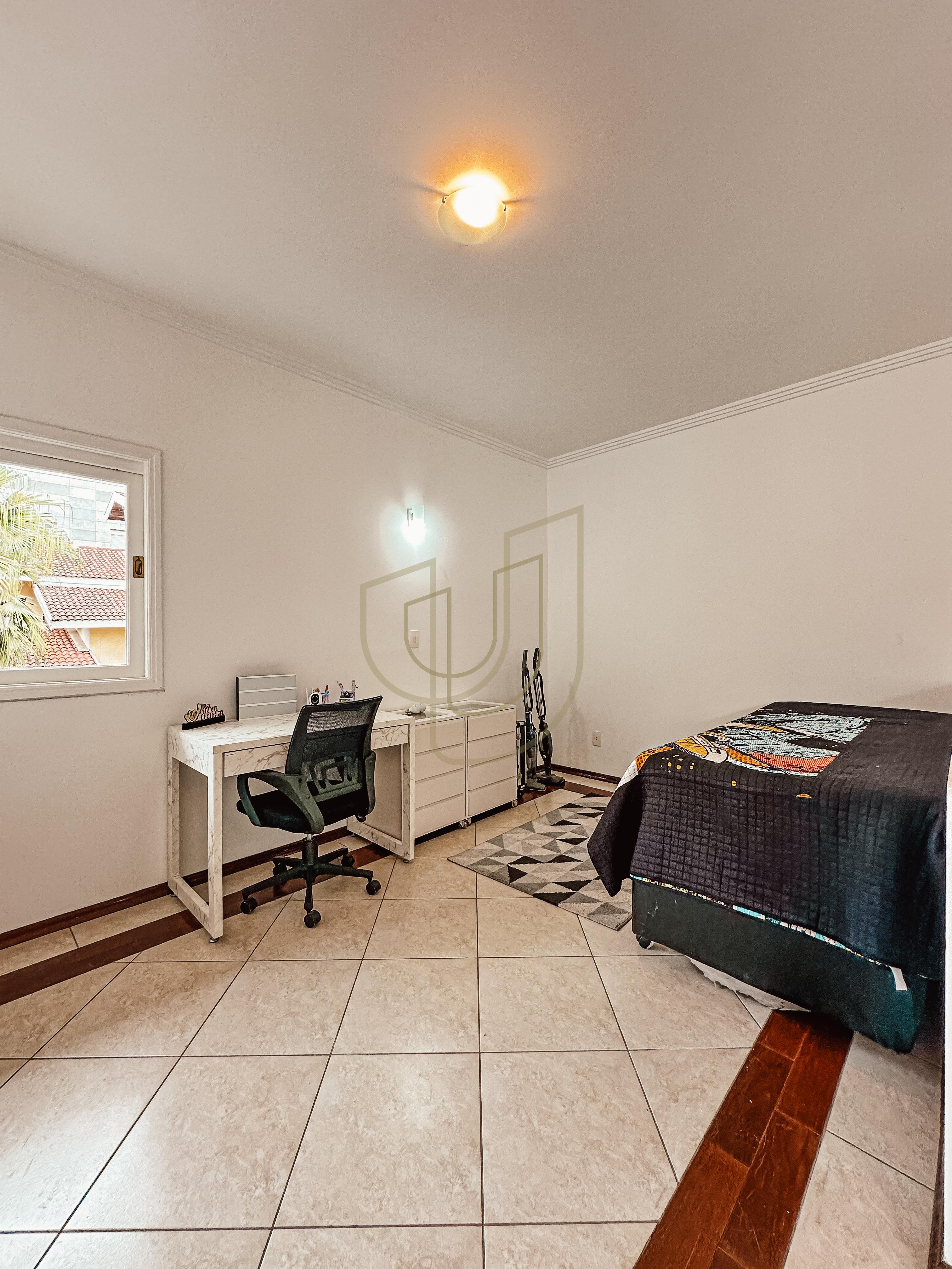 Sobrado com terreno de 720m&sup2; e 4 Dormit&oacute;rios no Jardim das Colinas - S&atilde;o Jos&eacute; dos Campos  São José dos Campos - 