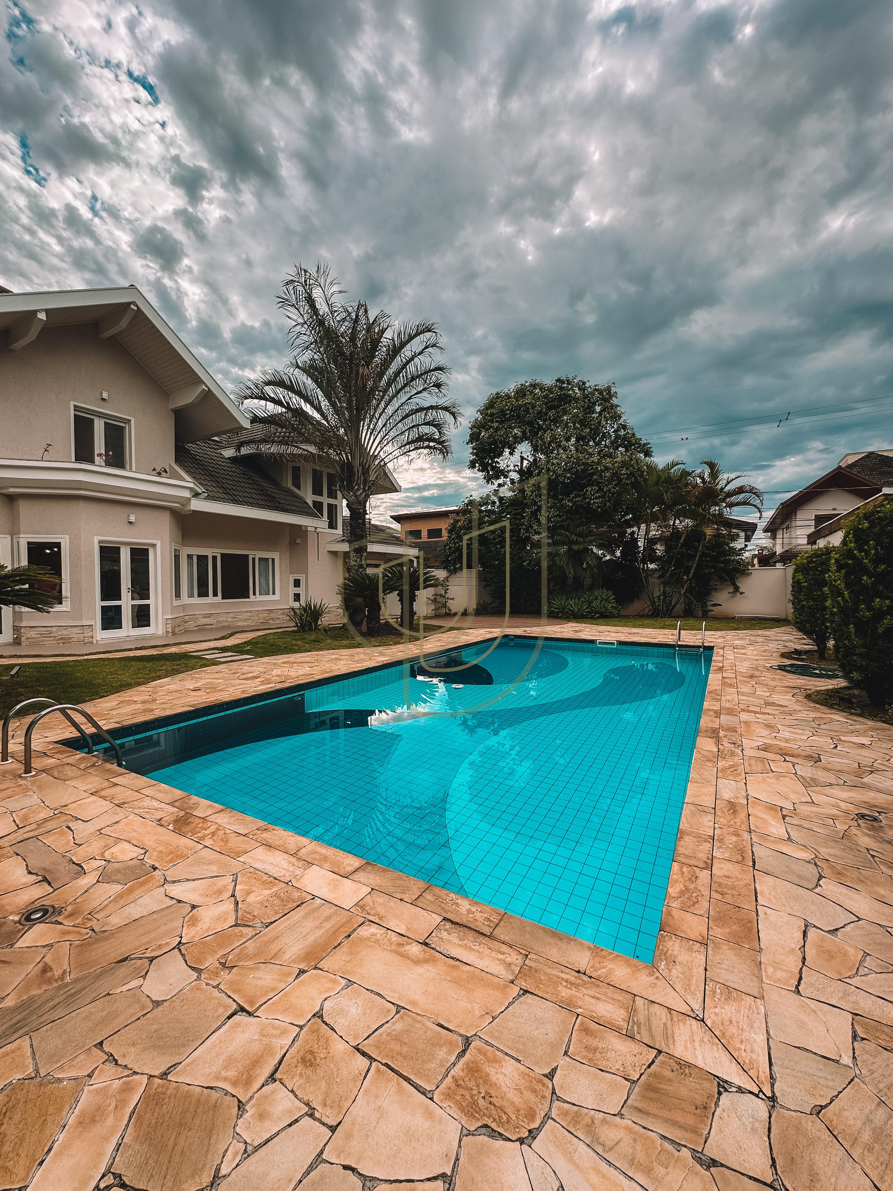 Sobrado com terreno de 720m&sup2; e 4 Dormit&oacute;rios no Jardim das Colinas - S&atilde;o Jos&eacute; dos Campos  São José dos Campos - 