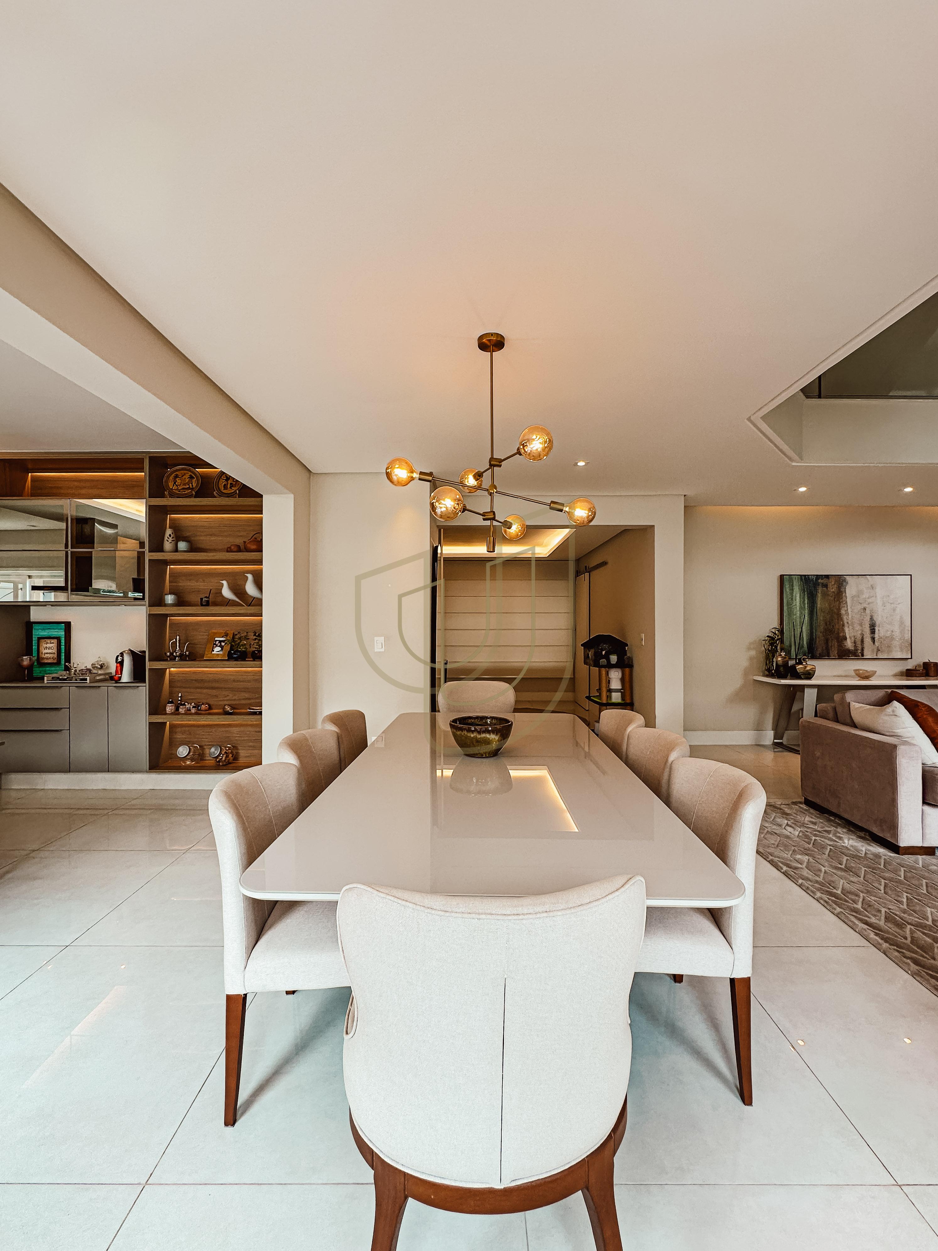 Sobrado com terreno de 720m&sup2; e 4 Dormit&oacute;rios no Jardim das Colinas - S&atilde;o Jos&eacute; dos Campos  São José dos Campos - 