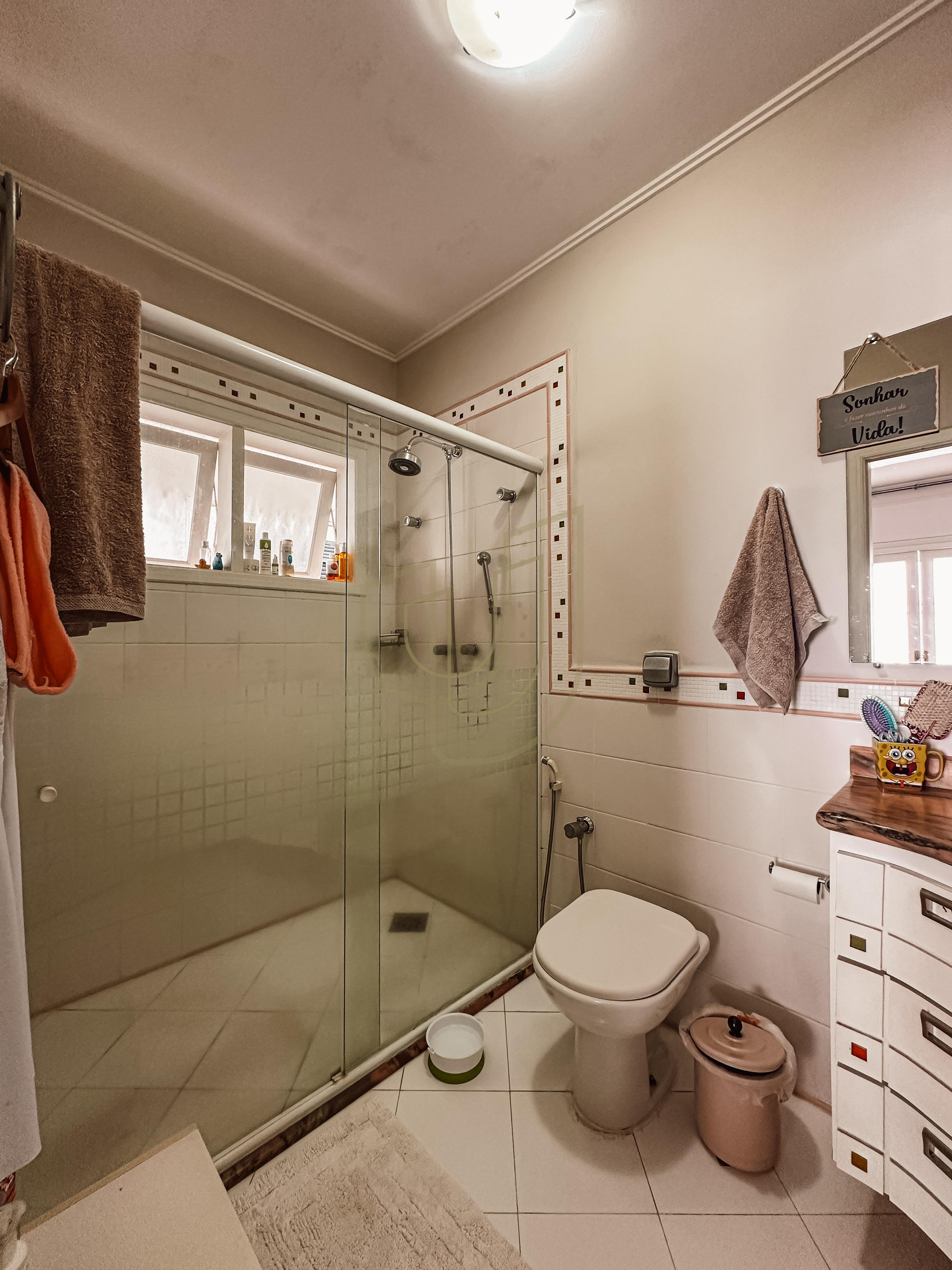 Sobrado com terreno de 720m&sup2; e 4 Dormit&oacute;rios no Jardim das Colinas - S&atilde;o Jos&eacute; dos Campos  São José dos Campos - 