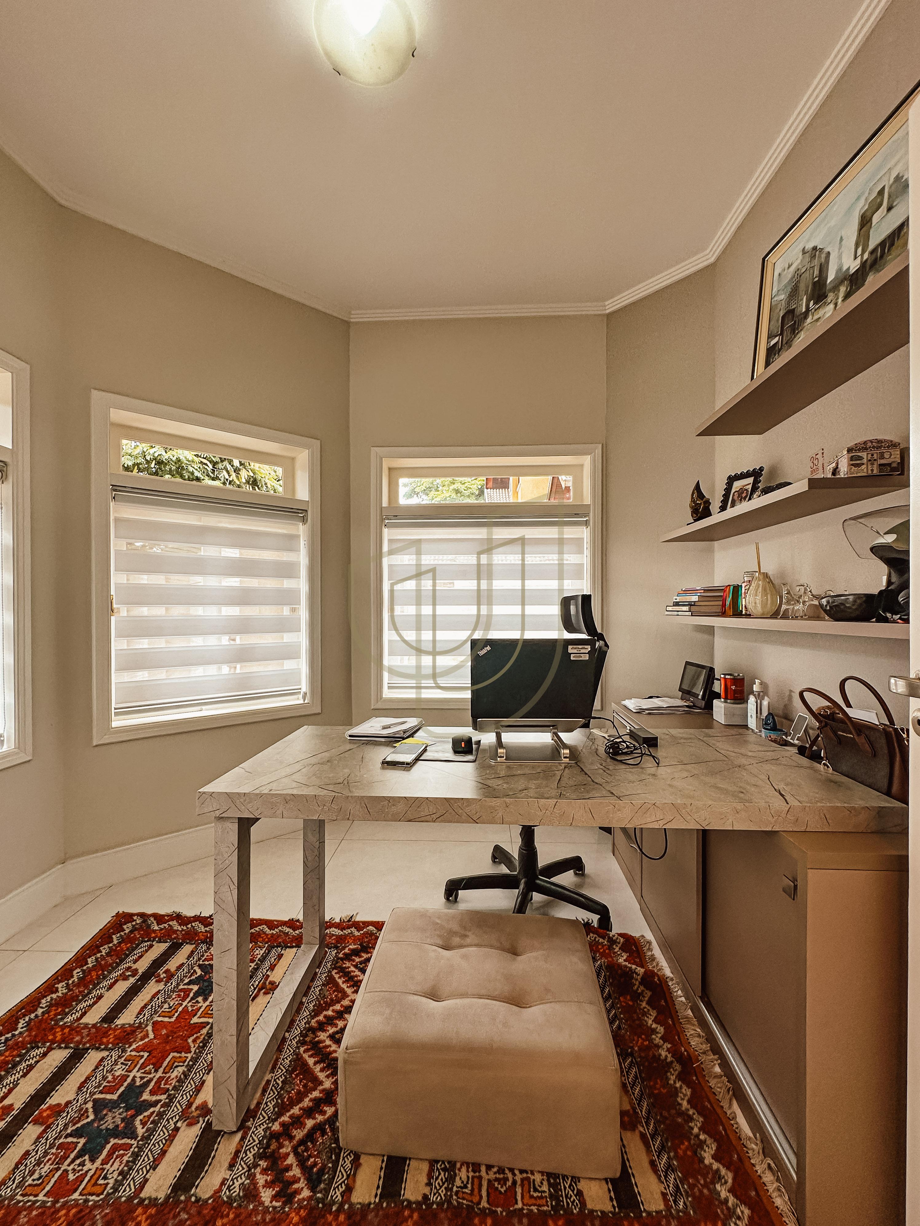 Sobrado com terreno de 720m&sup2; e 4 Dormit&oacute;rios no Jardim das Colinas - S&atilde;o Jos&eacute; dos Campos  São José dos Campos - 