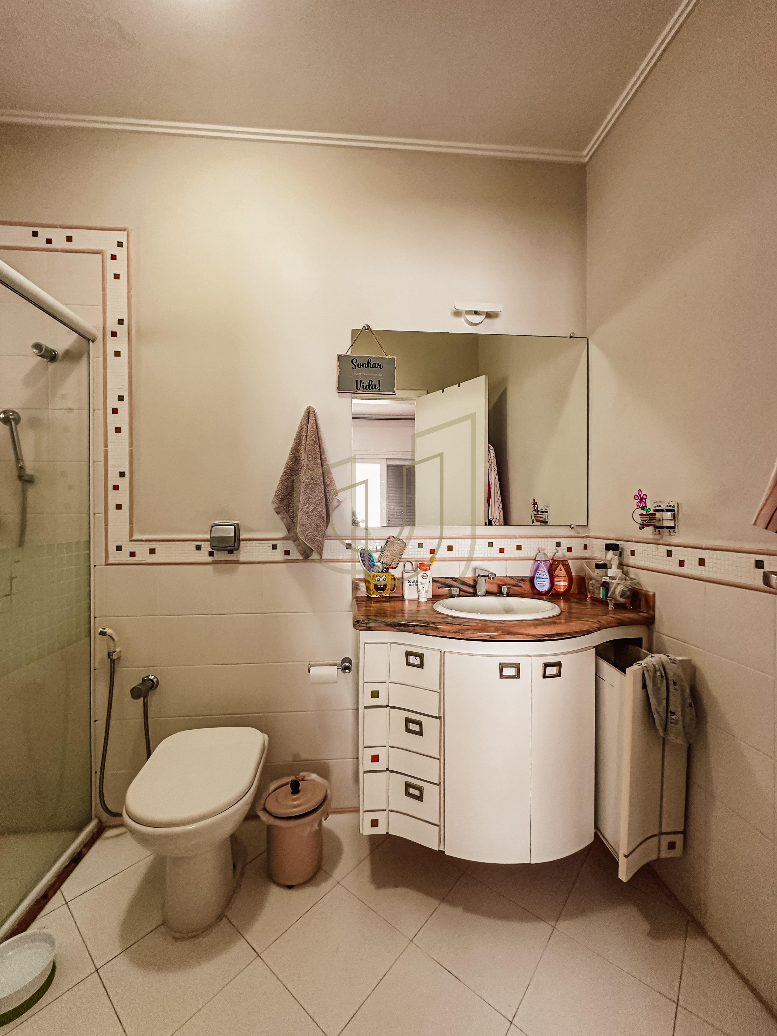 Sobrado com terreno de 720m&sup2; e 4 Dormit&oacute;rios no Jardim das Colinas - S&atilde;o Jos&eacute; dos Campos  São José dos Campos - 