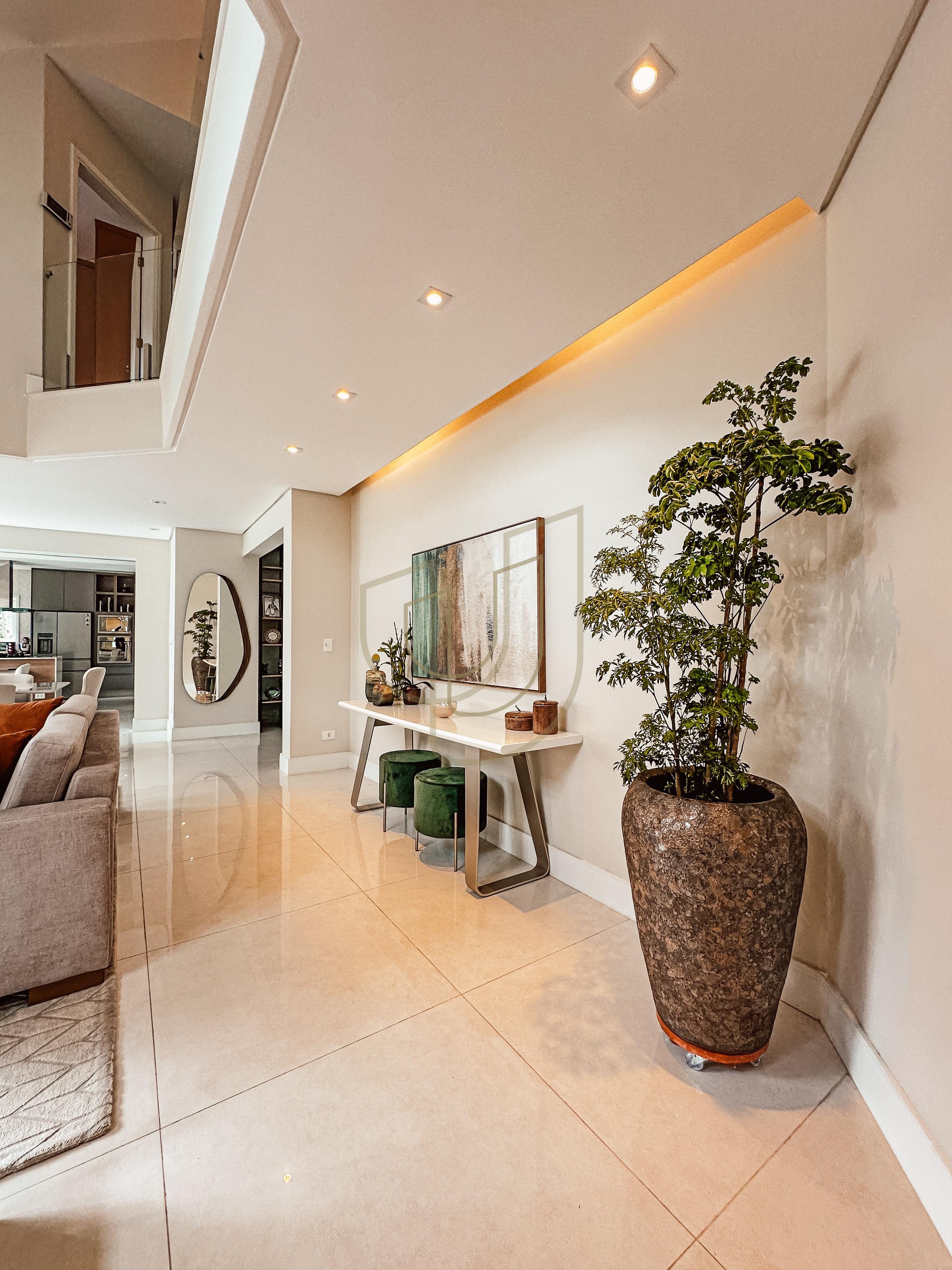 Sobrado com terreno de 720m&sup2; e 4 Dormit&oacute;rios no Jardim das Colinas - S&atilde;o Jos&eacute; dos Campos  São José dos Campos - 