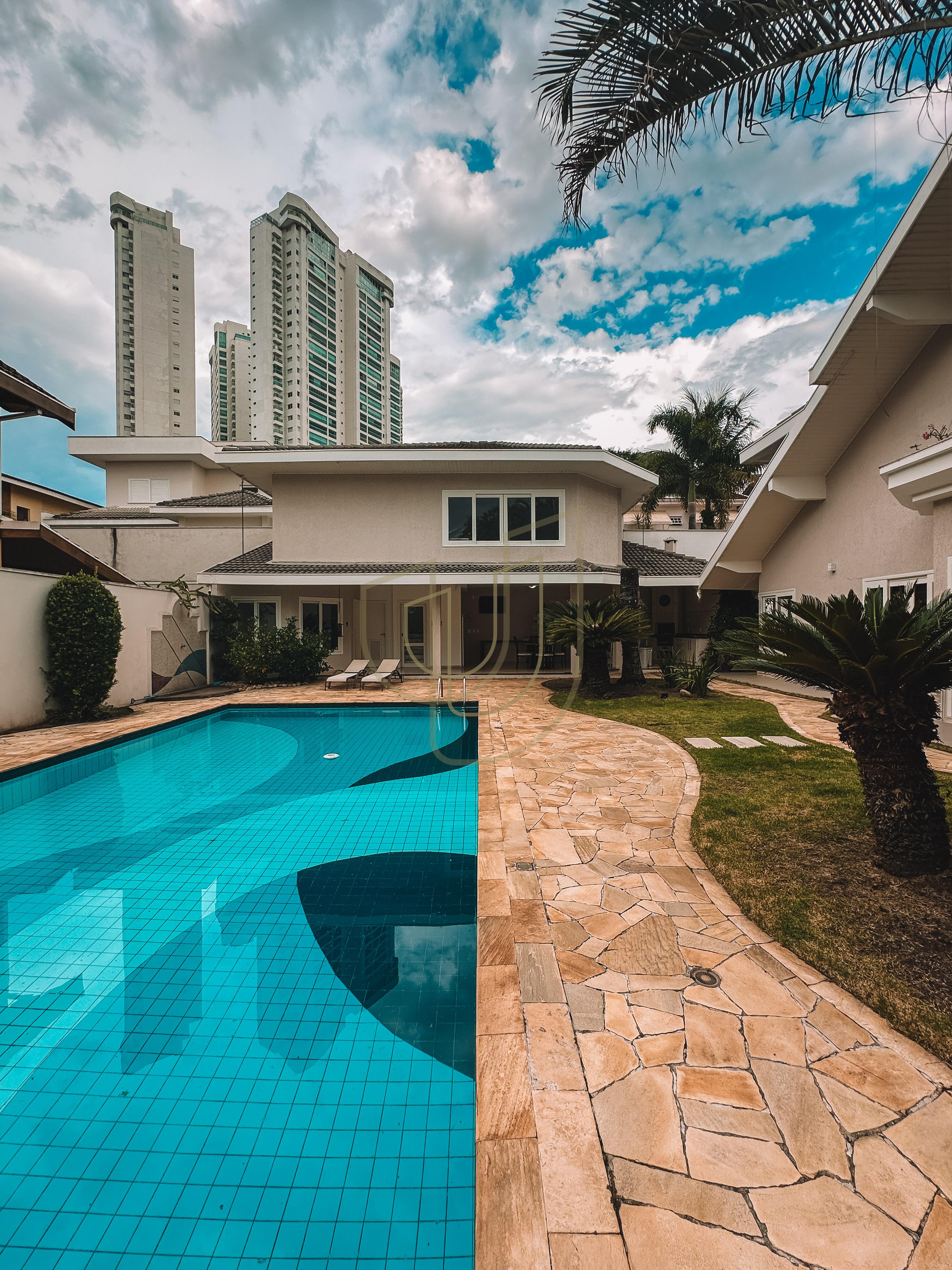 Sobrado com terreno de 720m&sup2; e 4 Dormit&oacute;rios no Jardim das Colinas - S&atilde;o Jos&eacute; dos Campos  São José dos Campos - 