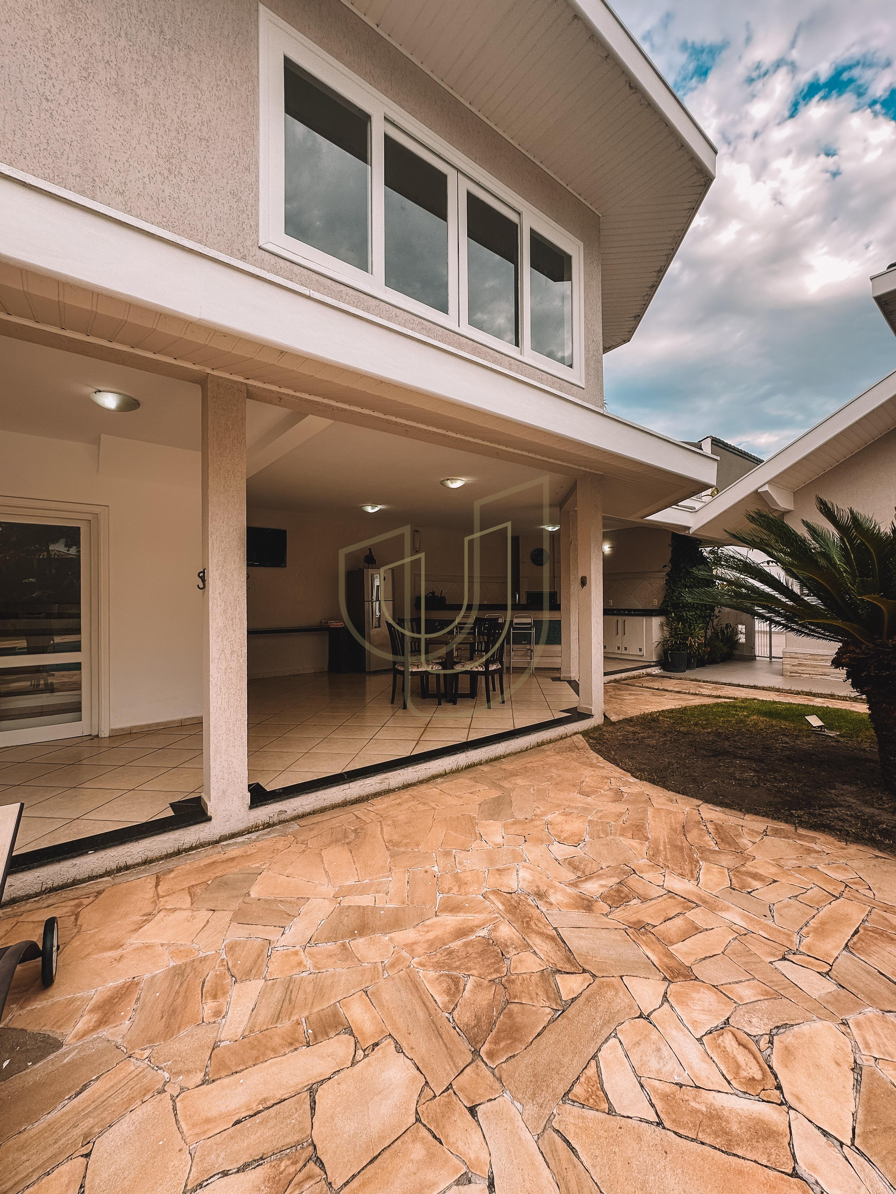 Sobrado com terreno de 720m&sup2; e 4 Dormit&oacute;rios no Jardim das Colinas - S&atilde;o Jos&eacute; dos Campos  São José dos Campos - 