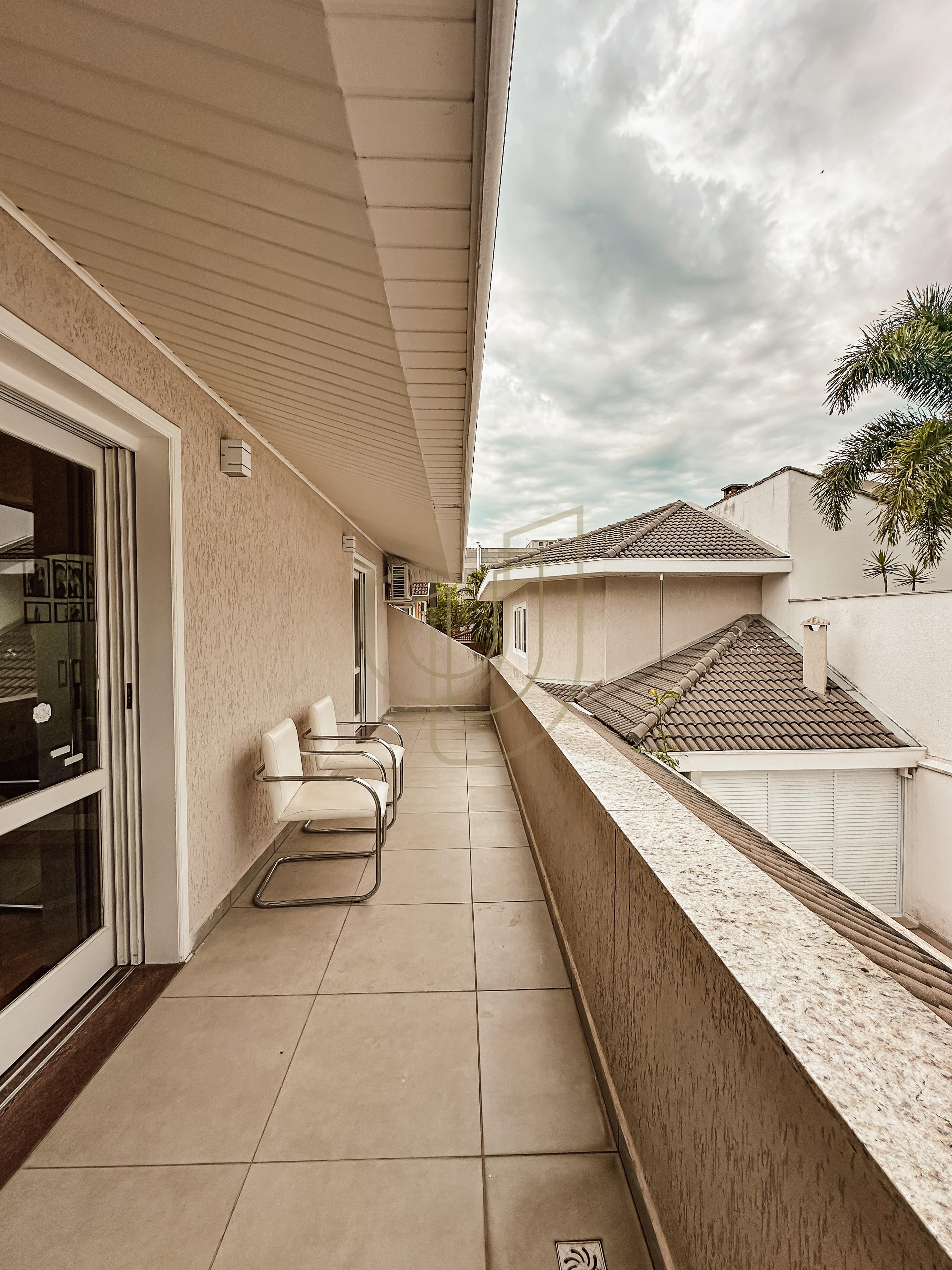 Sobrado com terreno de 720m&sup2; e 4 Dormit&oacute;rios no Jardim das Colinas - S&atilde;o Jos&eacute; dos Campos  São José dos Campos - 