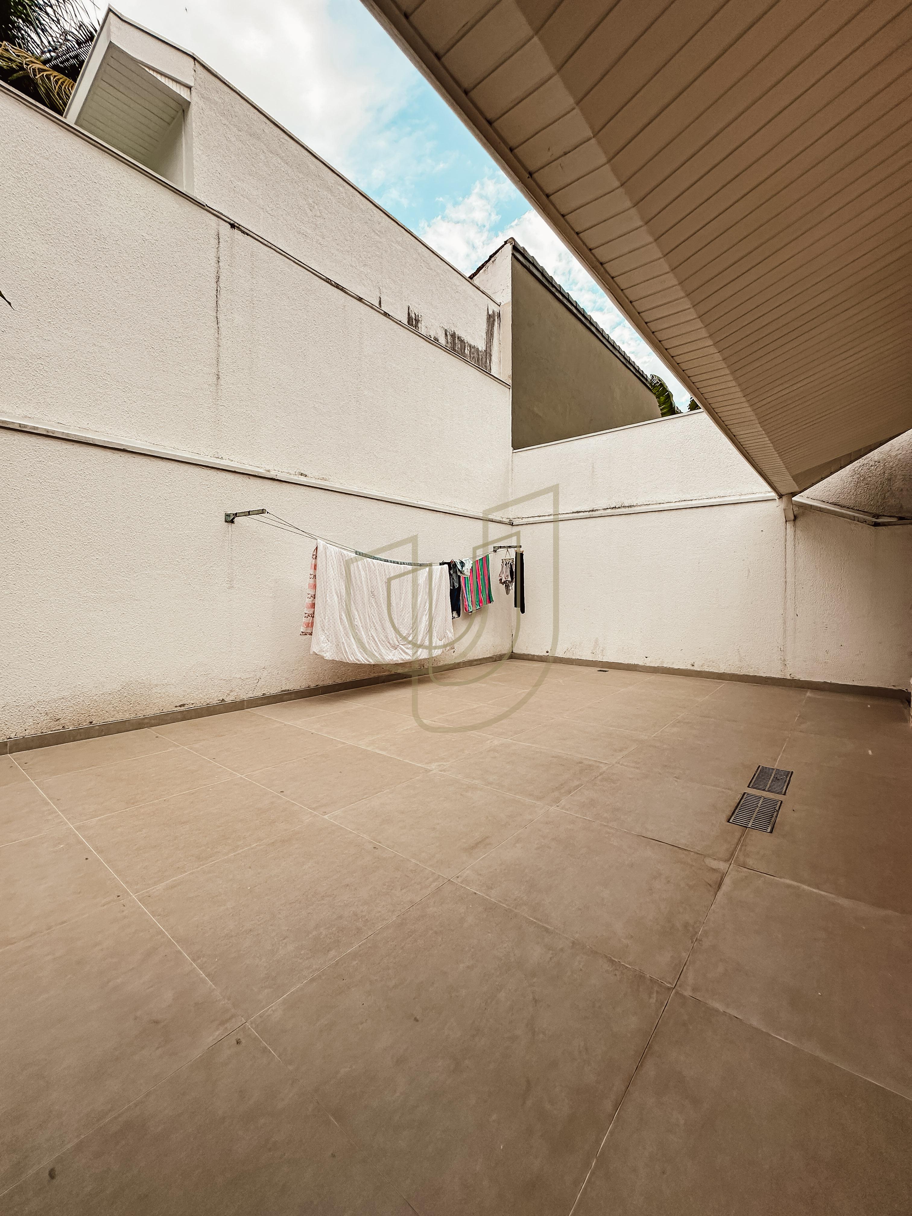 Sobrado com terreno de 720m&sup2; e 4 Dormit&oacute;rios no Jardim das Colinas - S&atilde;o Jos&eacute; dos Campos  São José dos Campos - 