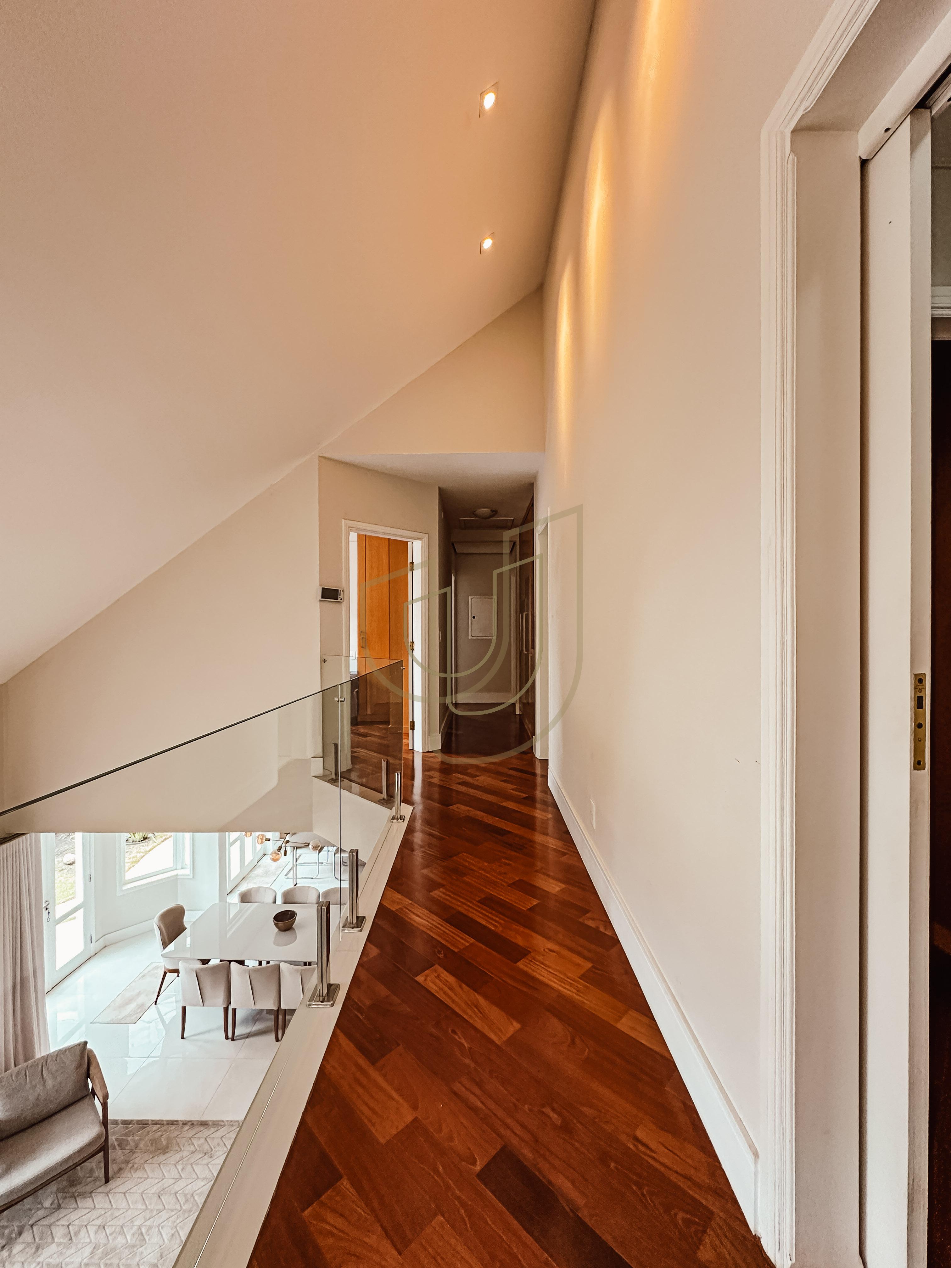 Sobrado com terreno de 720m&sup2; e 4 Dormit&oacute;rios no Jardim das Colinas - S&atilde;o Jos&eacute; dos Campos  São José dos Campos - 