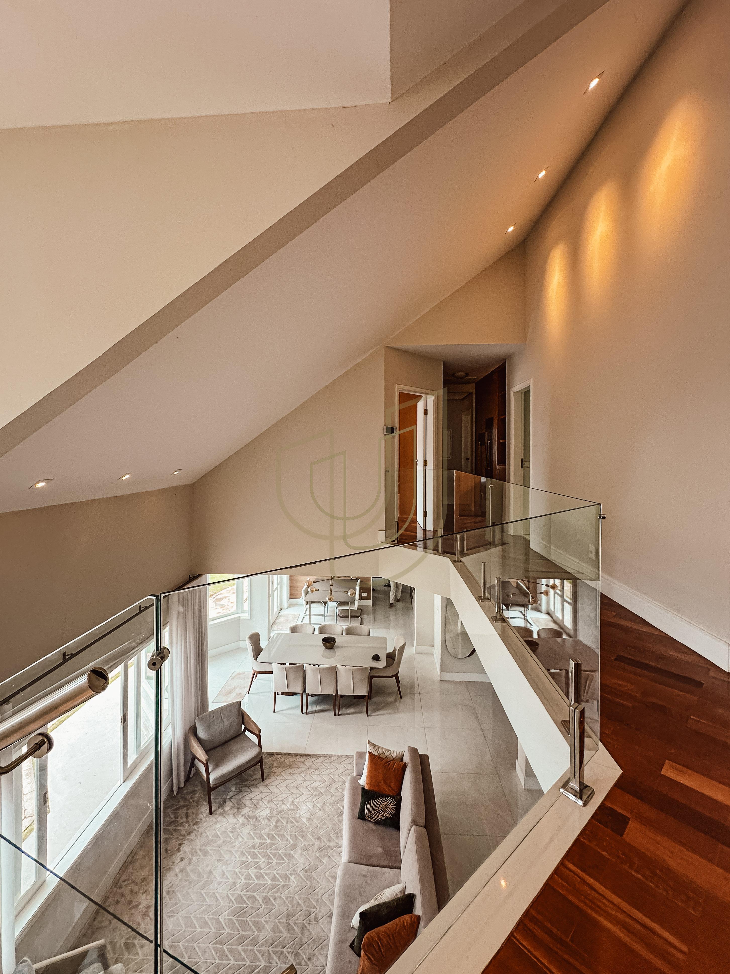 Sobrado com terreno de 720m&sup2; e 4 Dormit&oacute;rios no Jardim das Colinas - S&atilde;o Jos&eacute; dos Campos  São José dos Campos - 