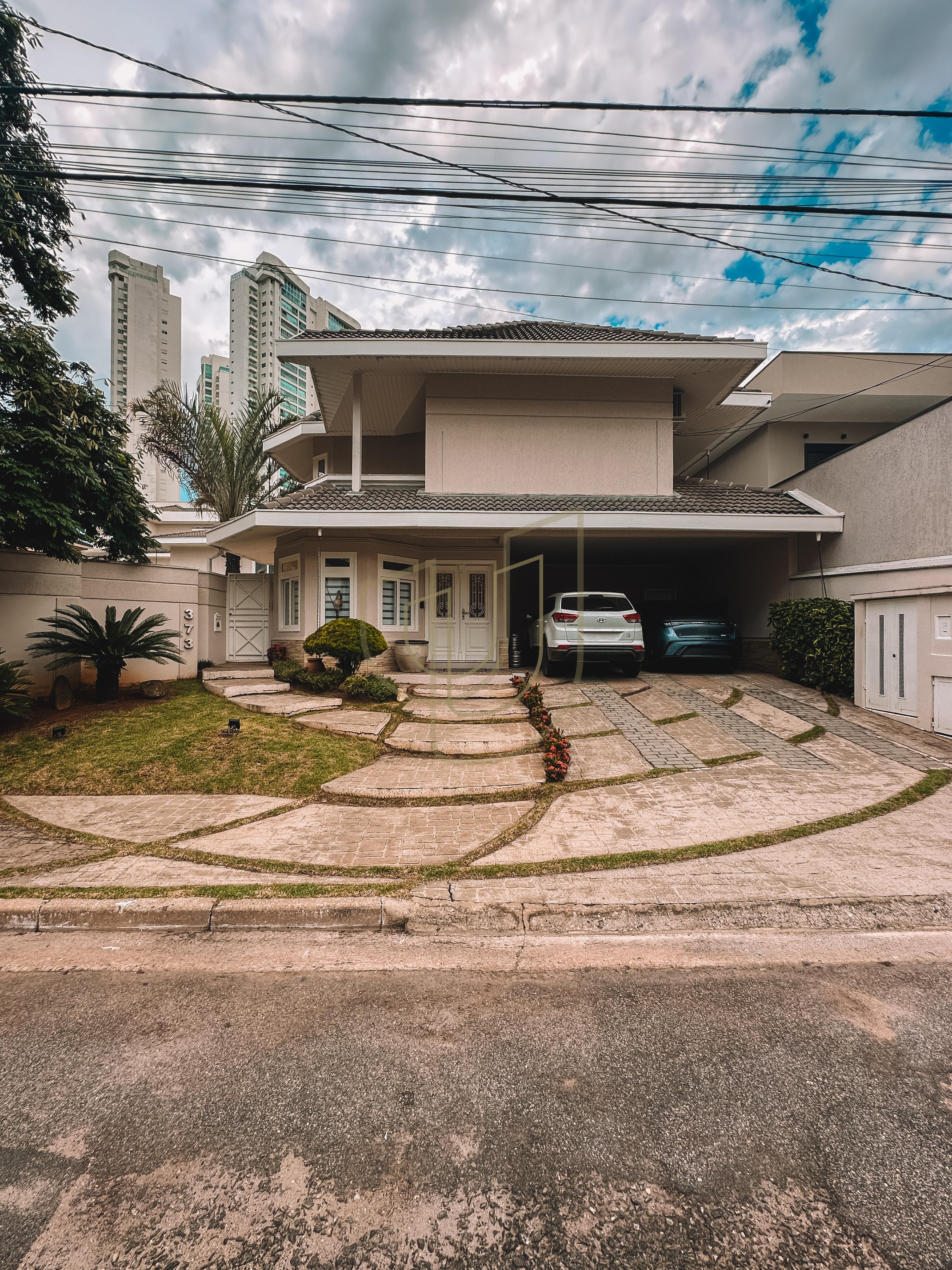 Sobrado com terreno de 720m&sup2; e 4 Dormit&oacute;rios no Jardim das Colinas - S&atilde;o Jos&eacute; dos Campos  São José dos Campos - 