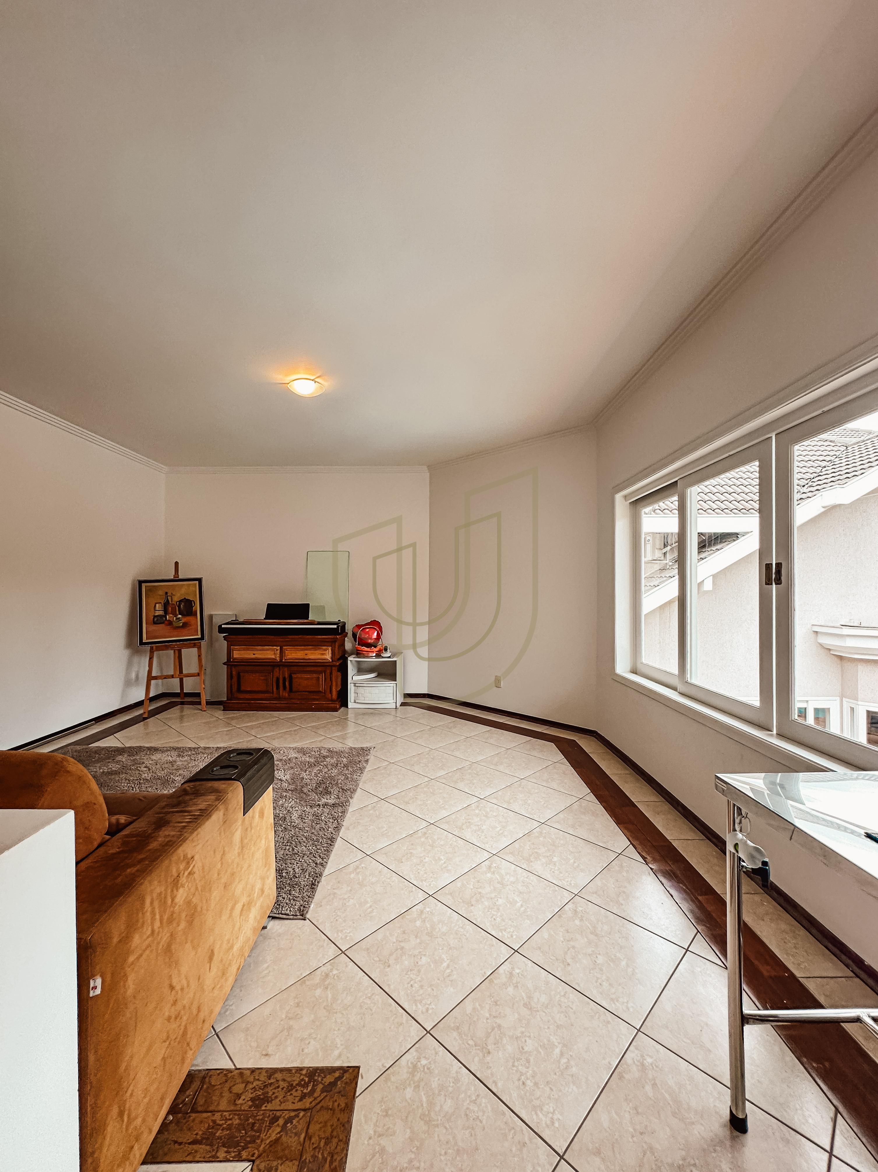 Sobrado com terreno de 720m&sup2; e 4 Dormit&oacute;rios no Jardim das Colinas - S&atilde;o Jos&eacute; dos Campos  São José dos Campos - 