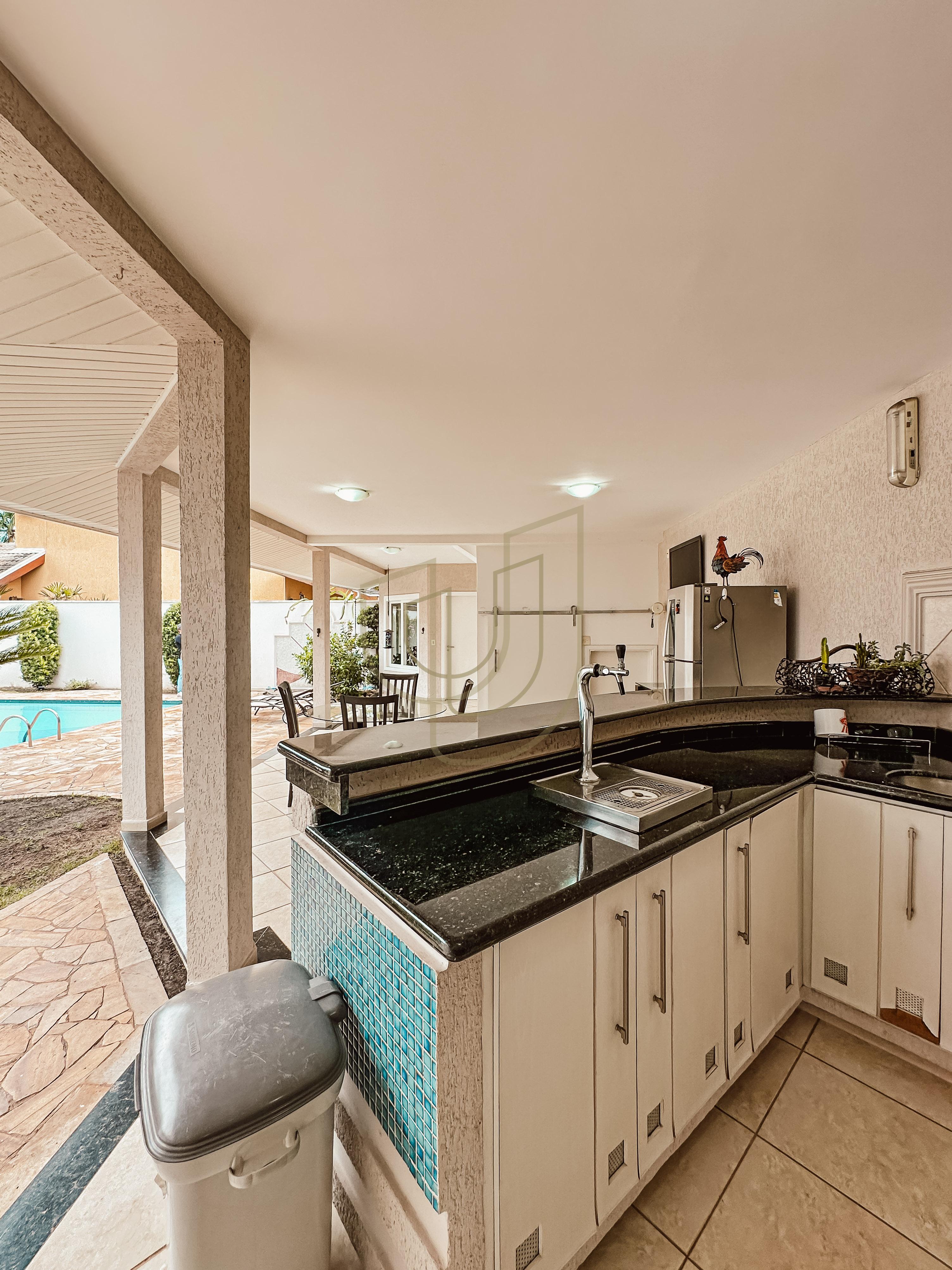 Sobrado com terreno de 720m&sup2; e 4 Dormit&oacute;rios no Jardim das Colinas - S&atilde;o Jos&eacute; dos Campos  São José dos Campos - 