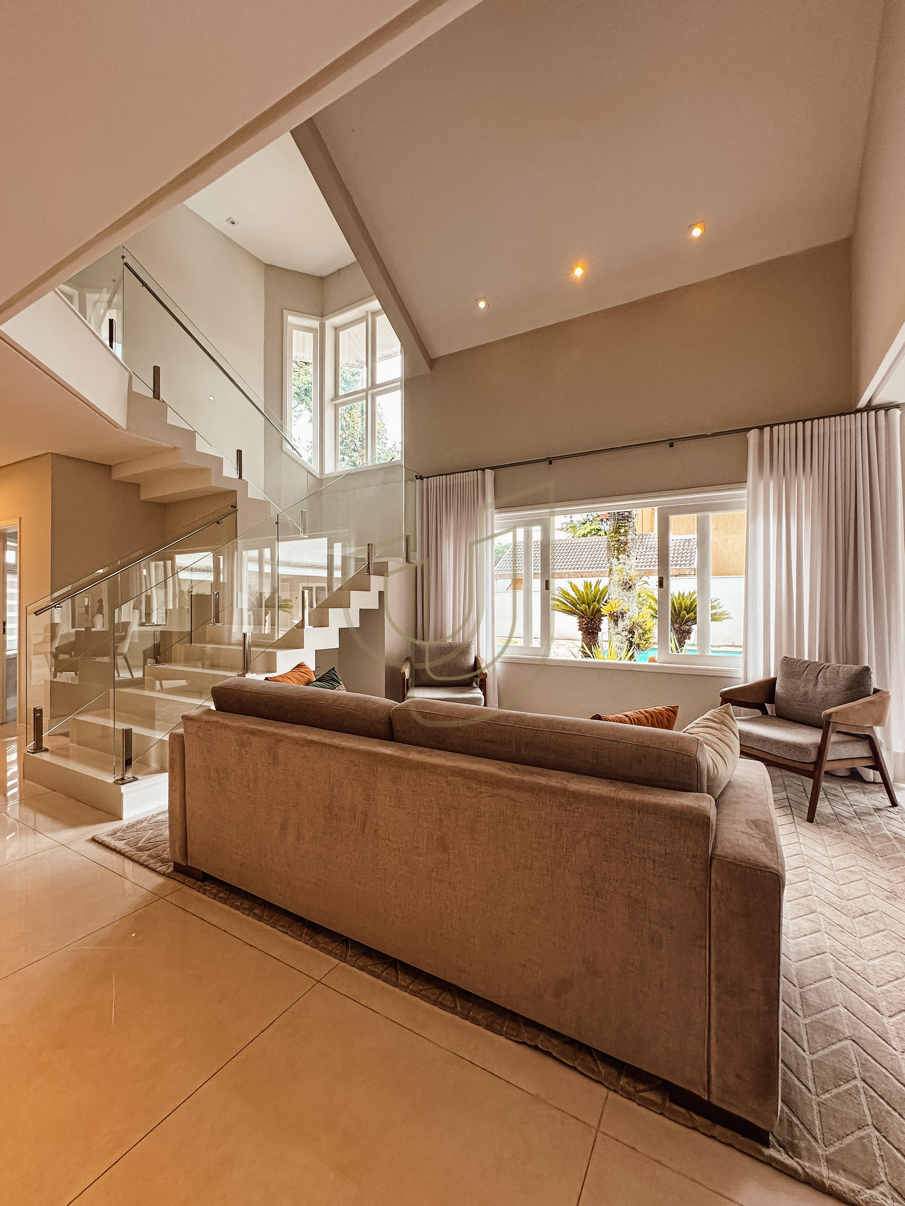 Sobrado com terreno de 720m&sup2; e 4 Dormit&oacute;rios no Jardim das Colinas - S&atilde;o Jos&eacute; dos Campos  São José dos Campos - 